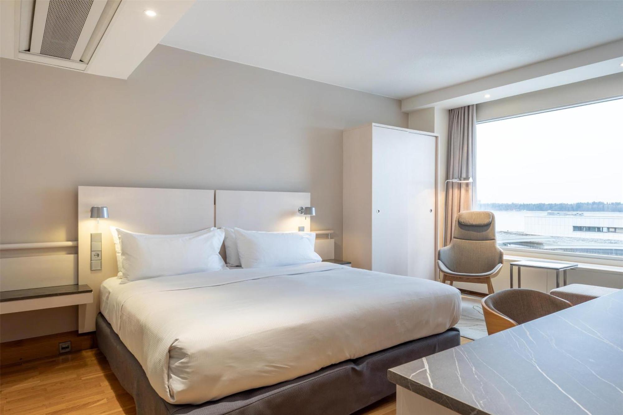 Junior King Suite Partial Sea View