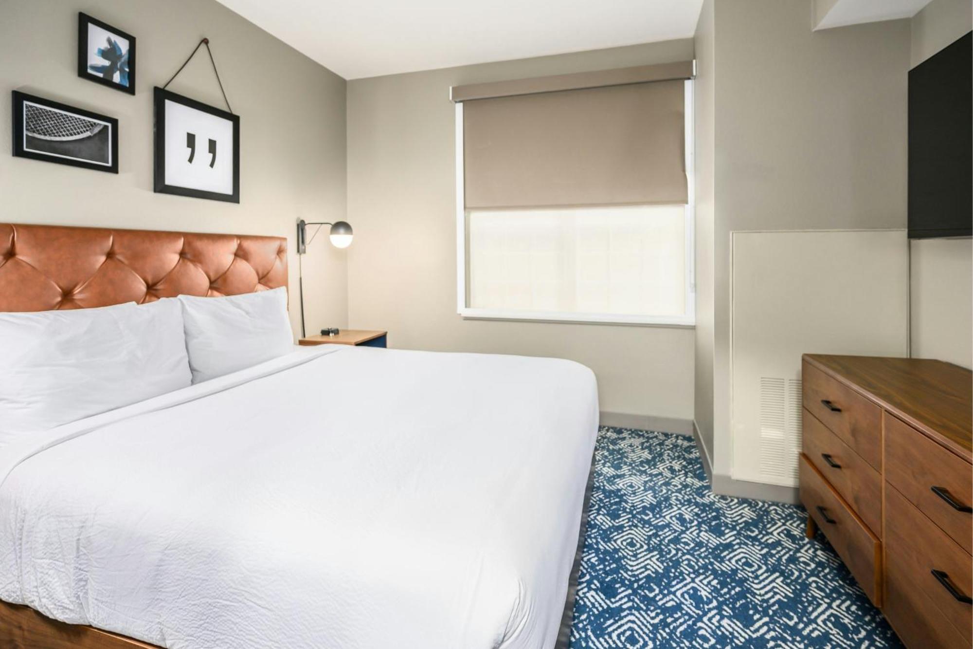 Junior King Suite with Sofa Bed
