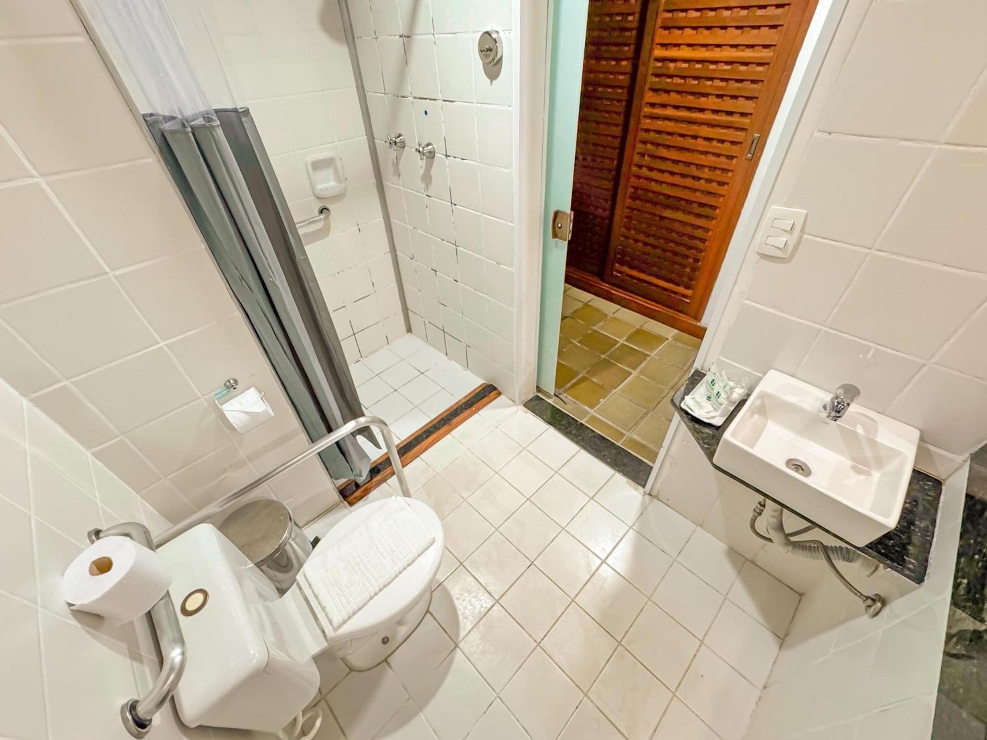 Quarto de Luxo em Frente à Piscina - Acesso para Pessoas com Deficiência