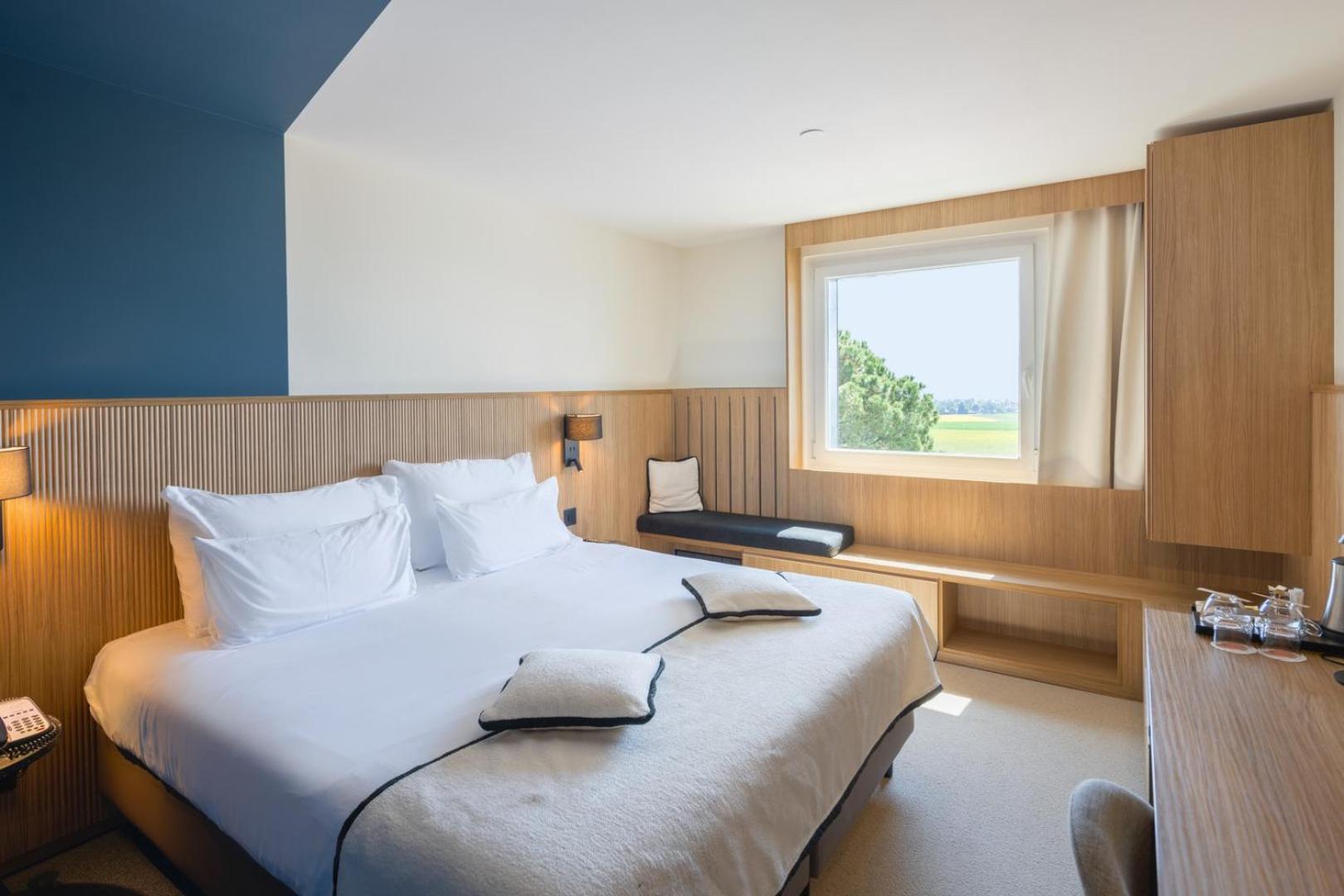 Superior Double or Twin Room Lake Side,1765812574:JPEG