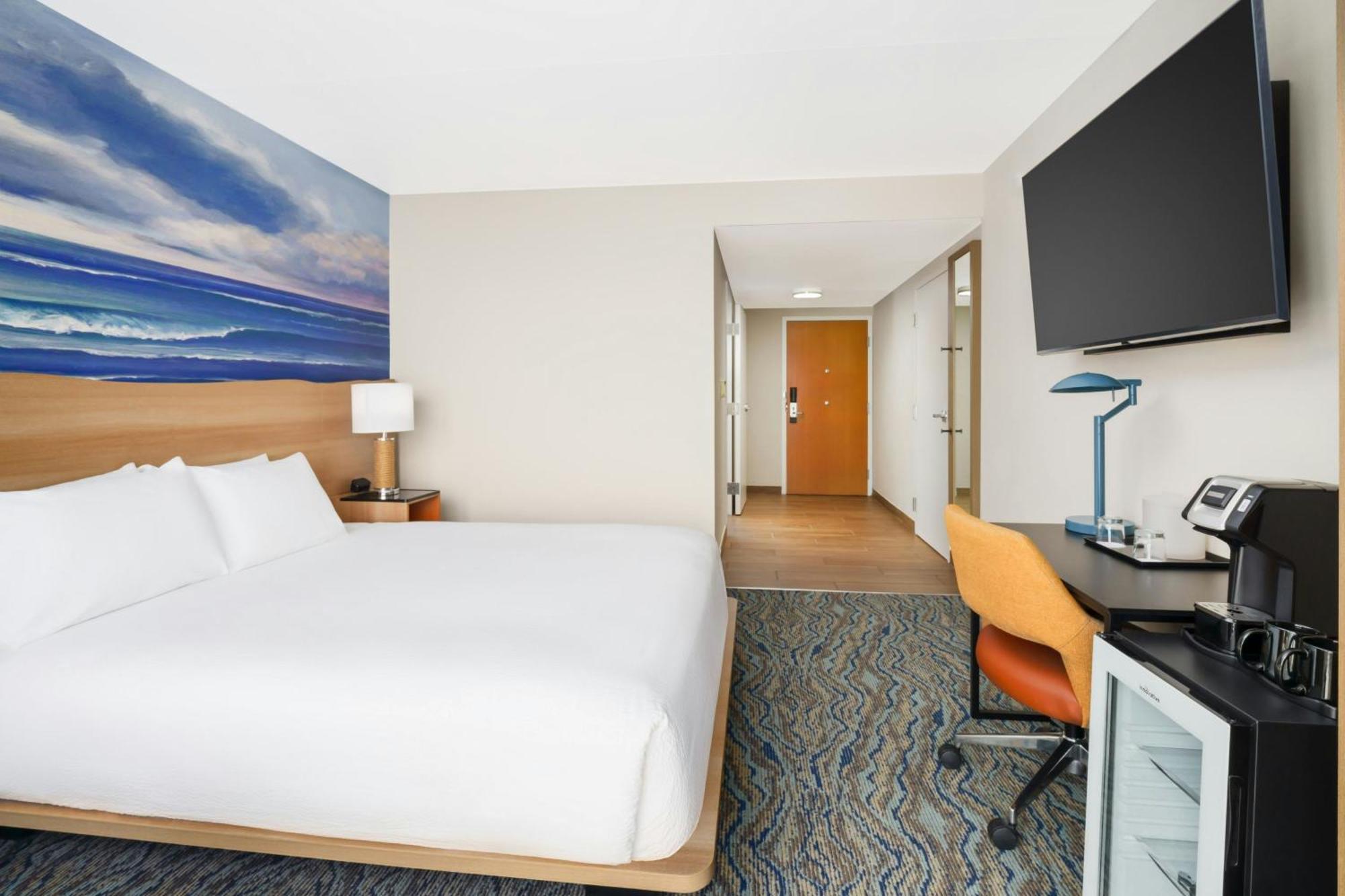 King Room Harbor View Windows on Two Sides