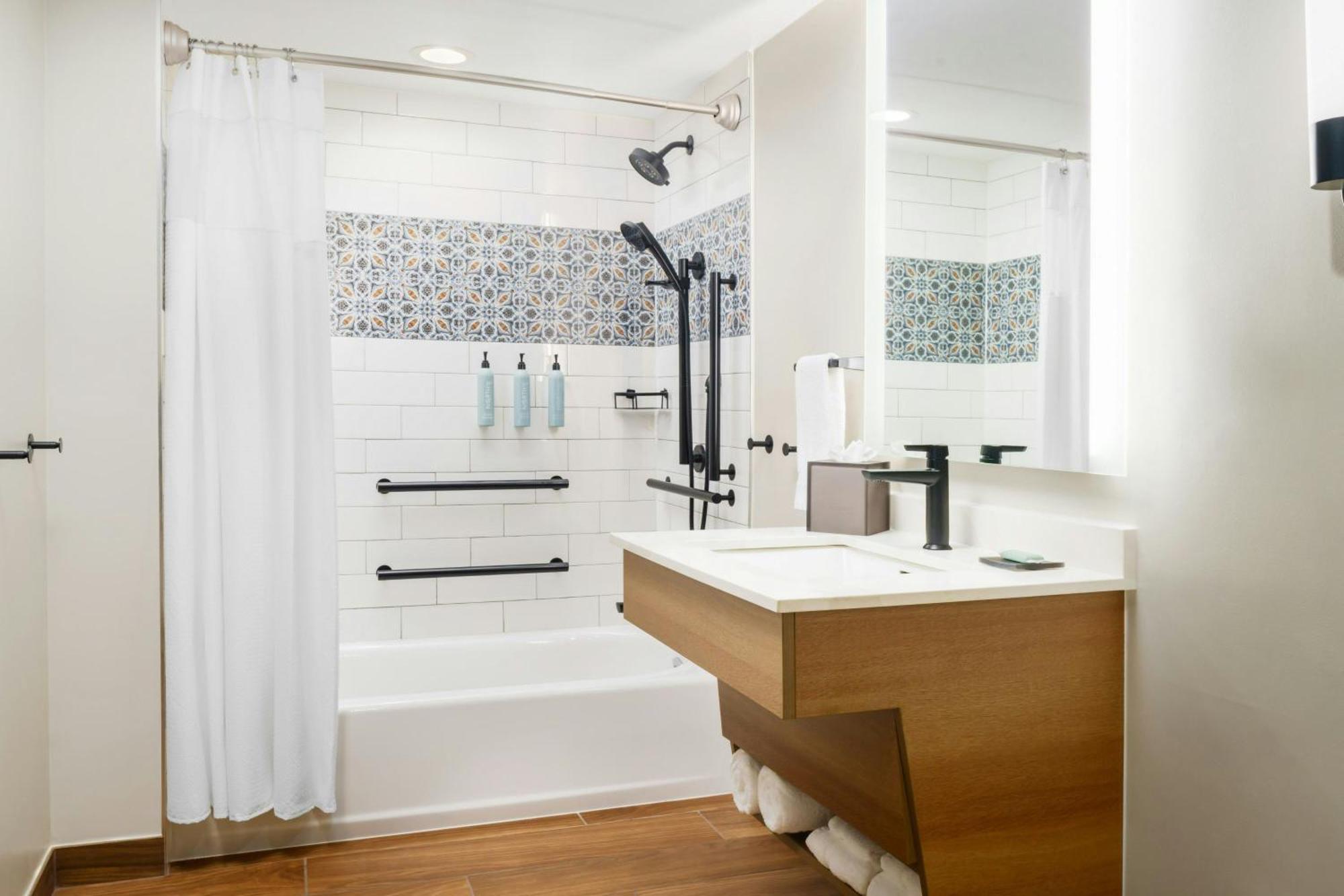 One-Bedroom King Suite Partial Ocean View Sofa Bed