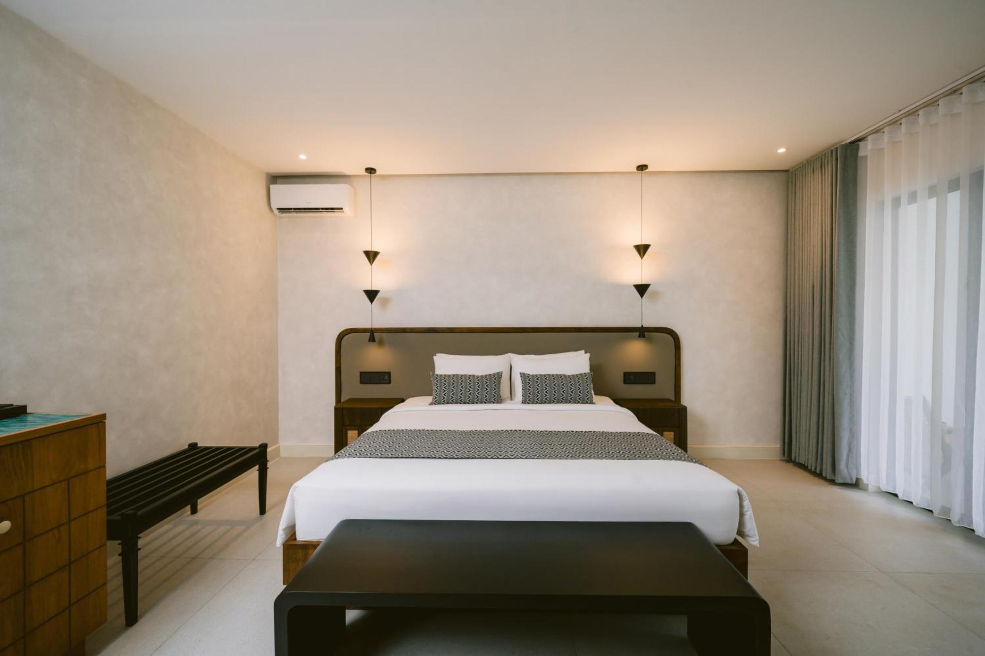 Deluxe Plus King Room
