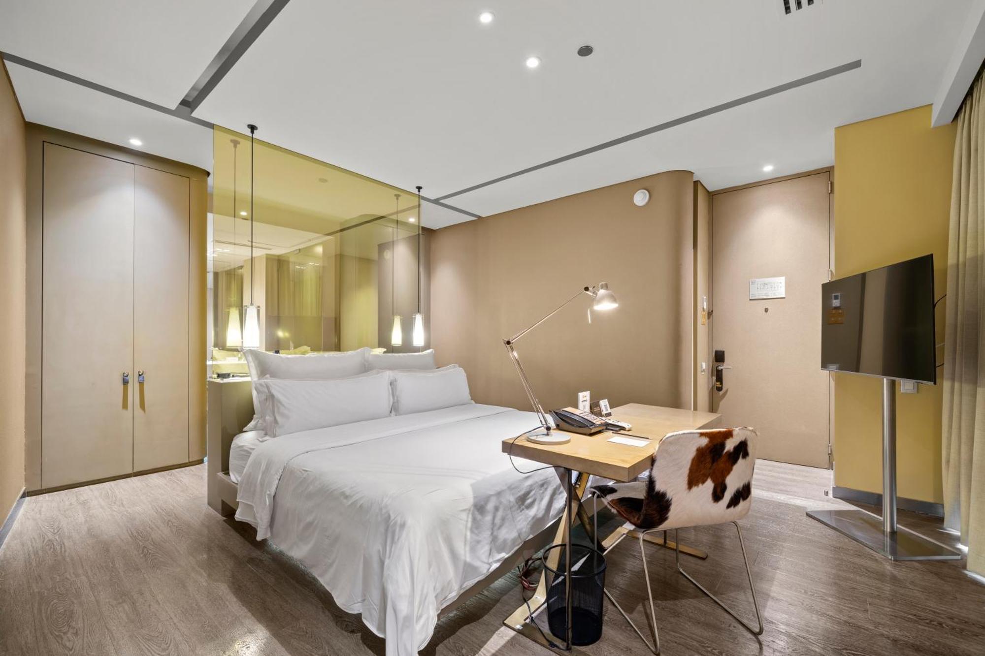 King Room Balcony,1686438163:JPEG