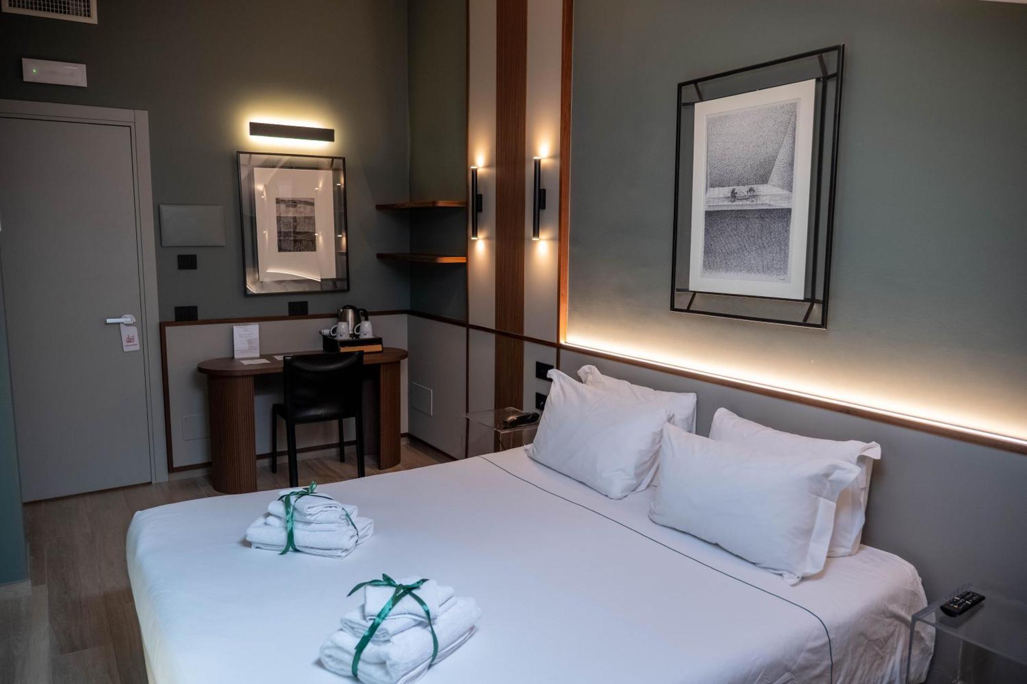 Deluxe Room,1686445292:JPEG