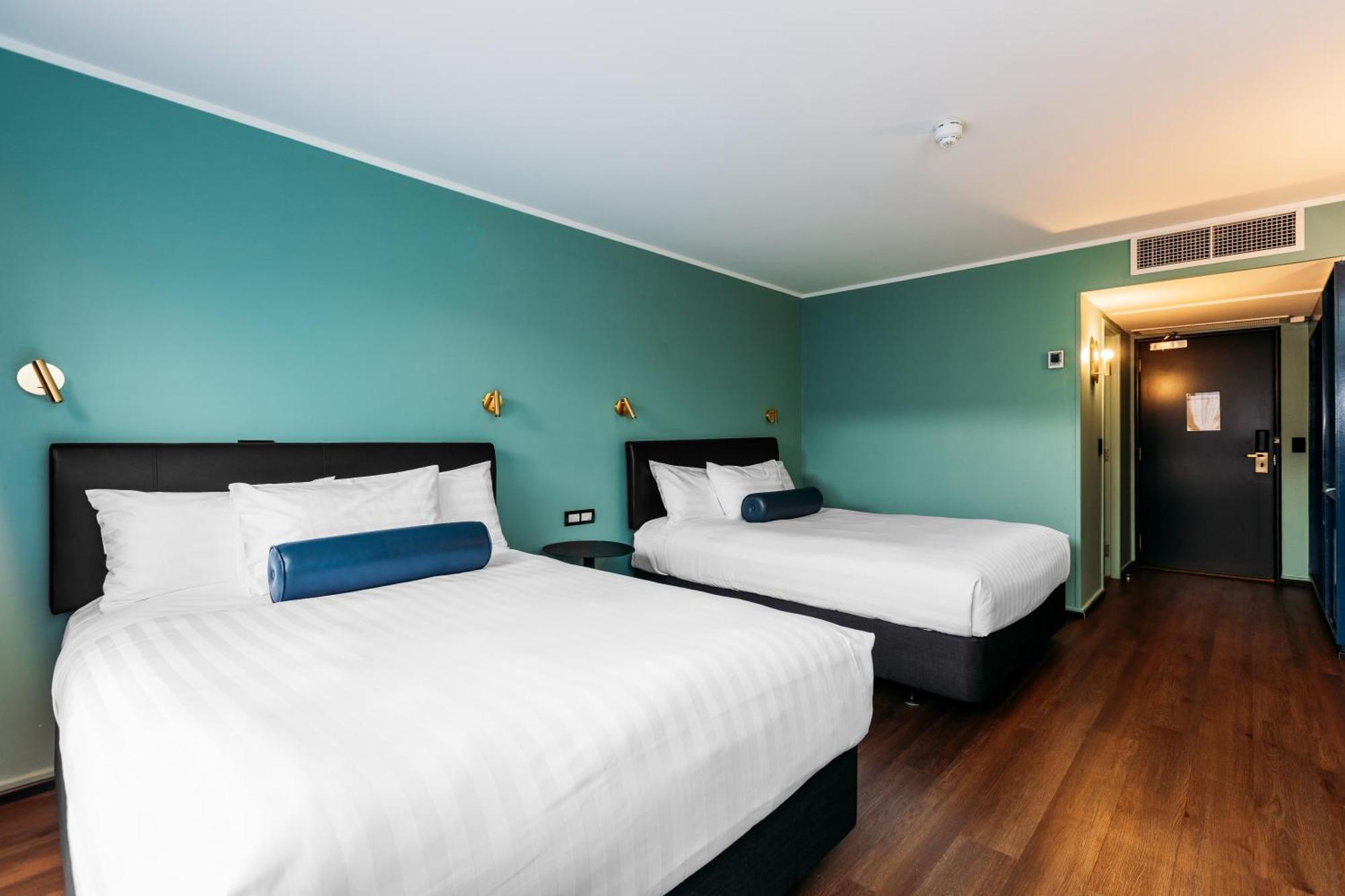 Naumi Twin Room Two Queens