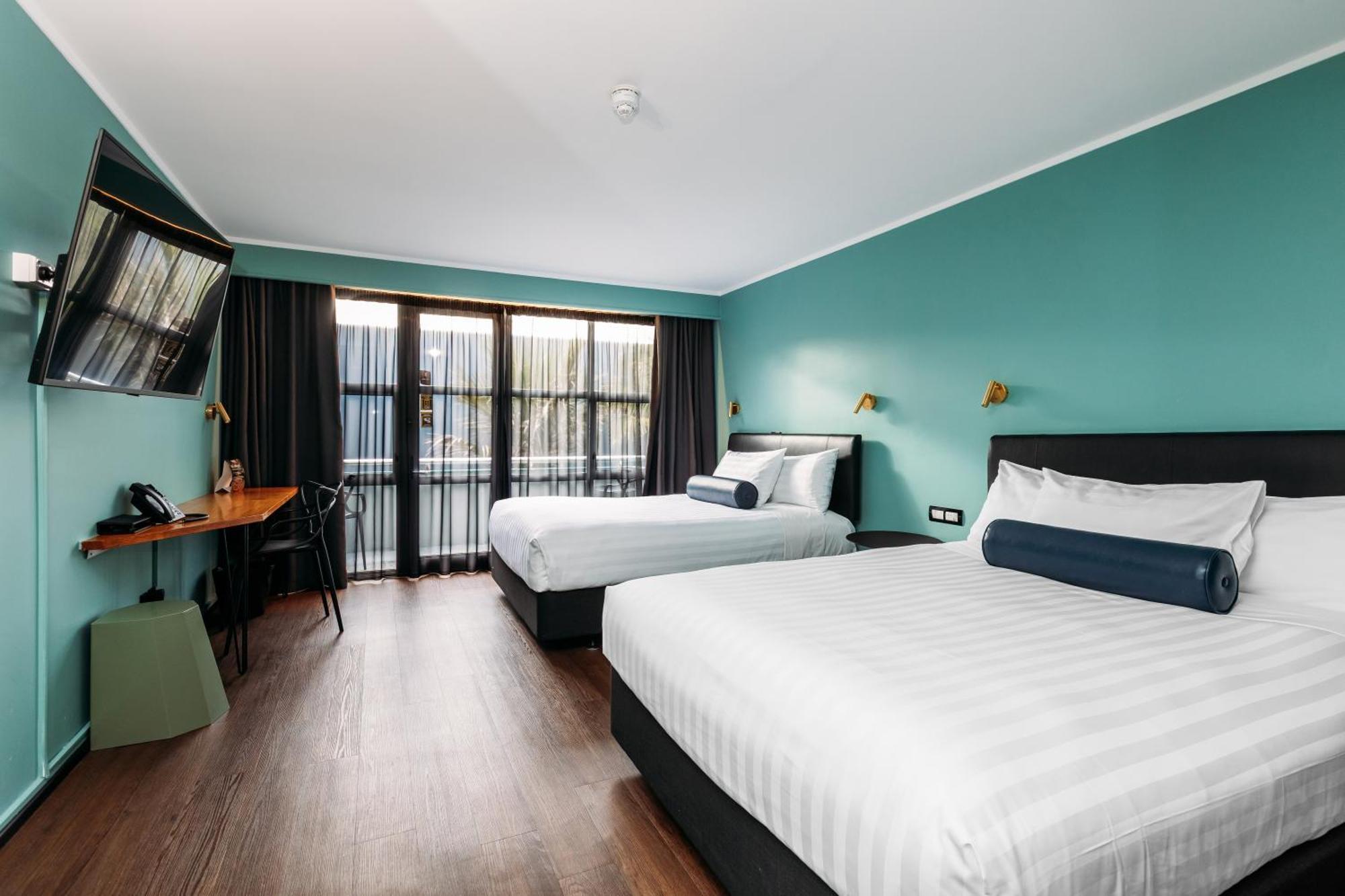 Naumi Twin Room Two Queens
