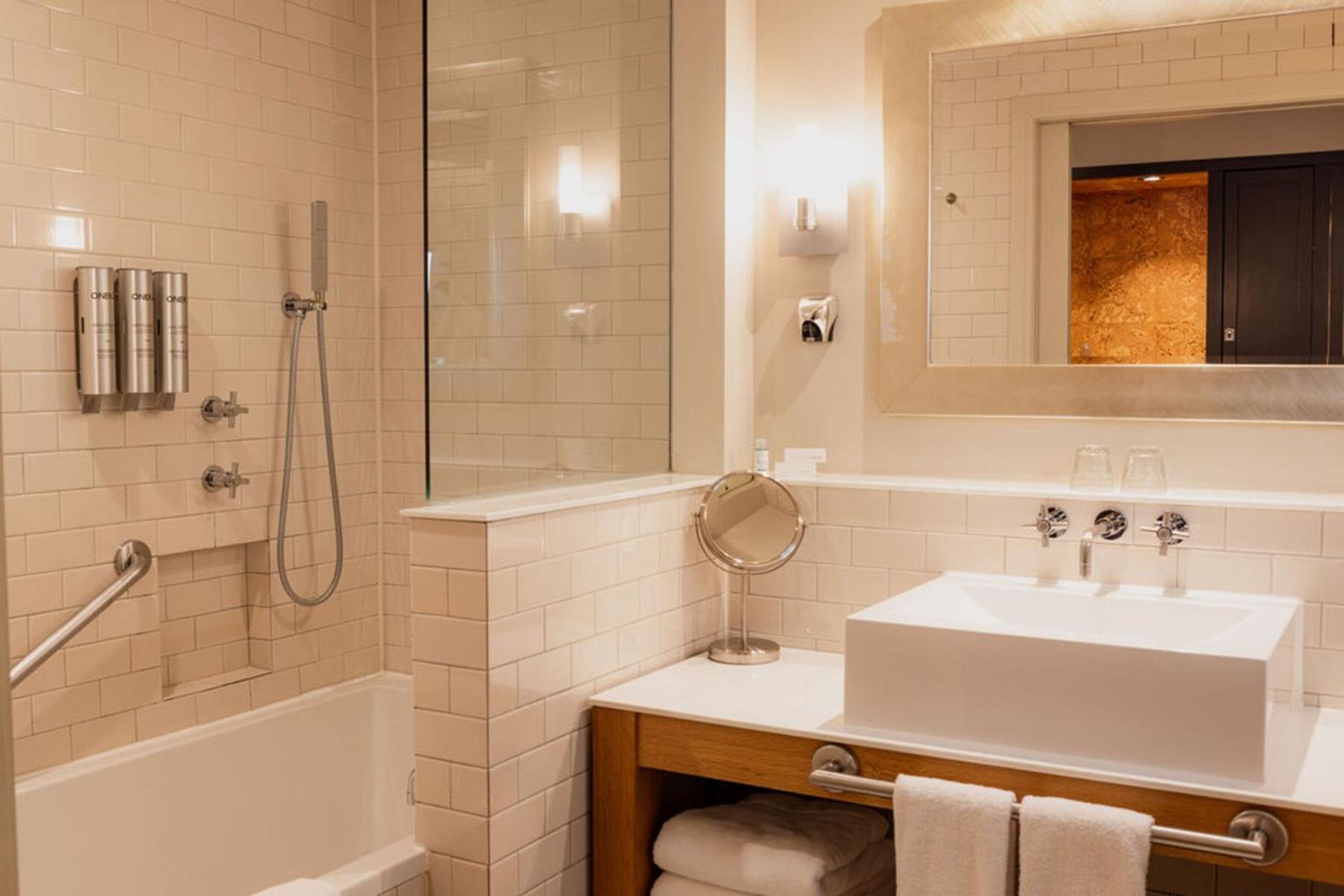 Comfort Queen Room