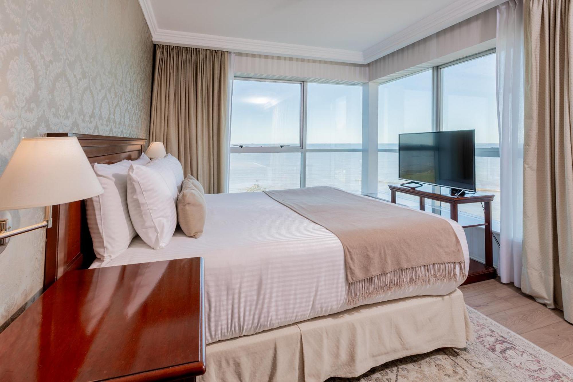 Corner Suite