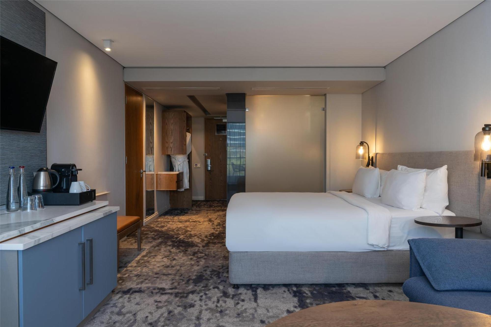 Junior Suite Balcony Mountain View