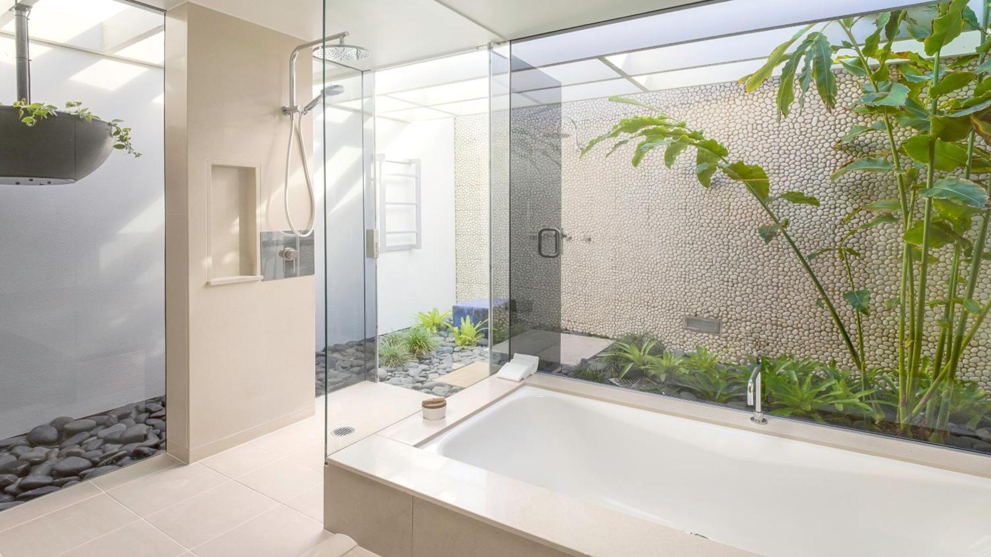 Classic King Room with Courtyard View