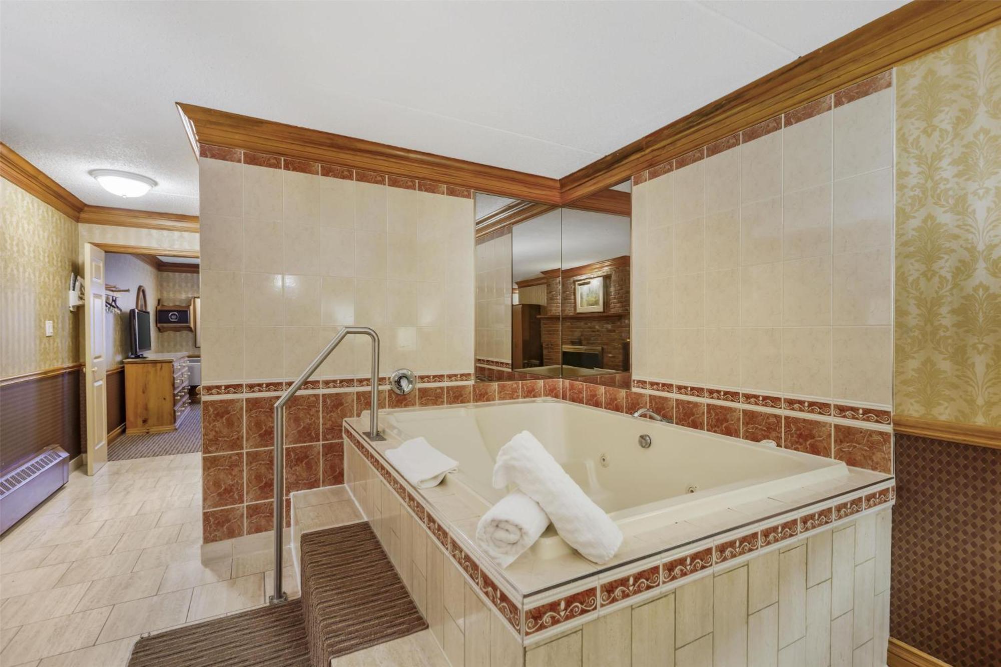 King Suite Spa Bath Fireplace
