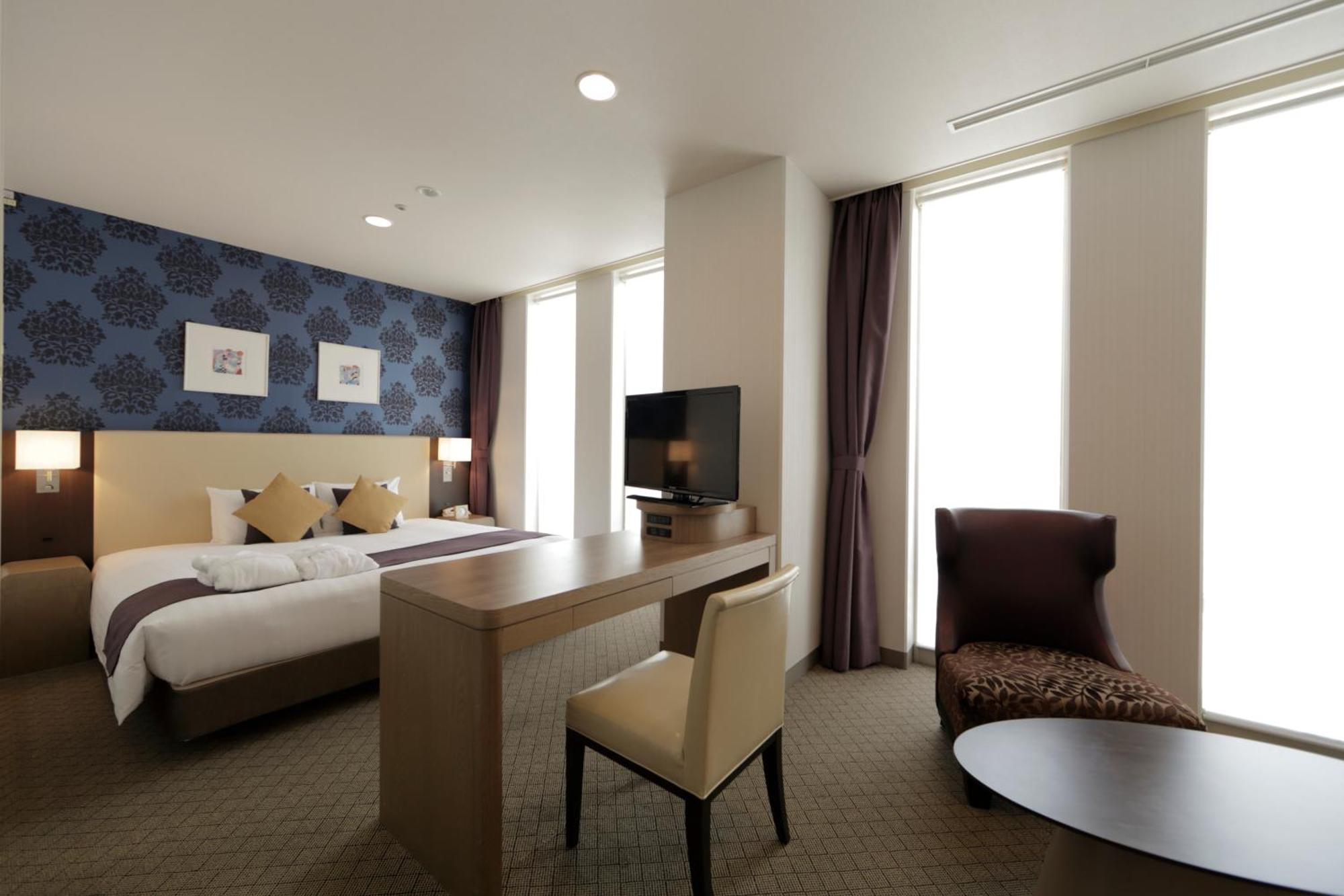 Deluxe King Room with Sofa - Non-Smoking