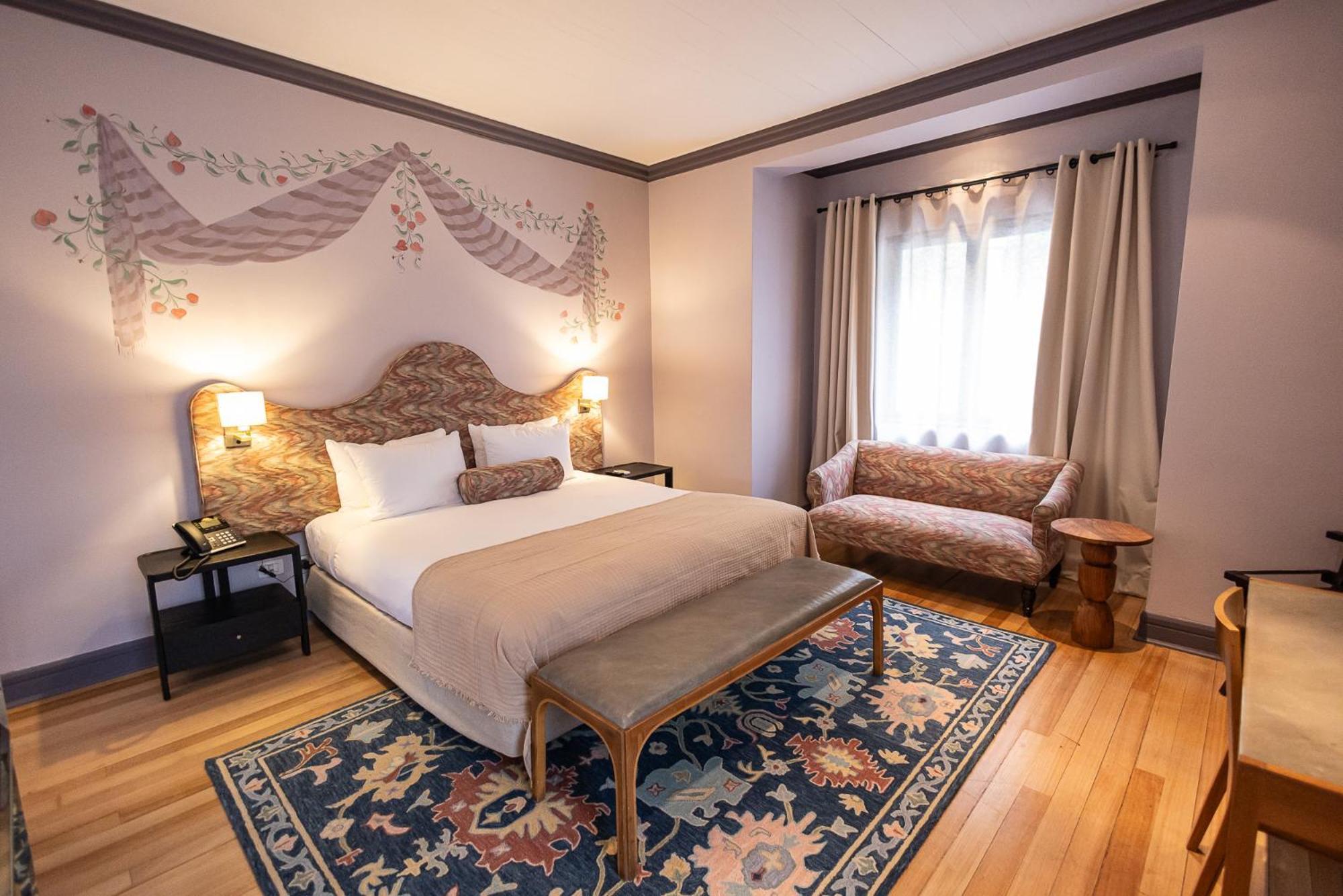 Deluxe Double Room (2 Adults + 1 Child)