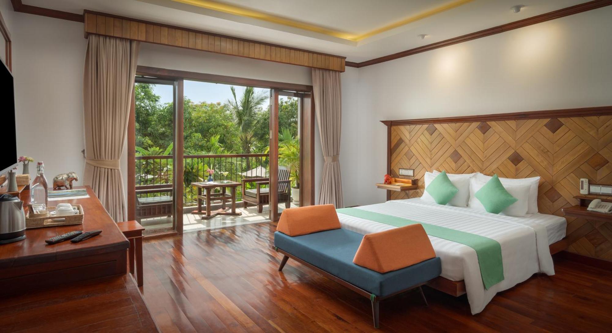 Deluxe Double -Modern style- Pool view with Private balcony
