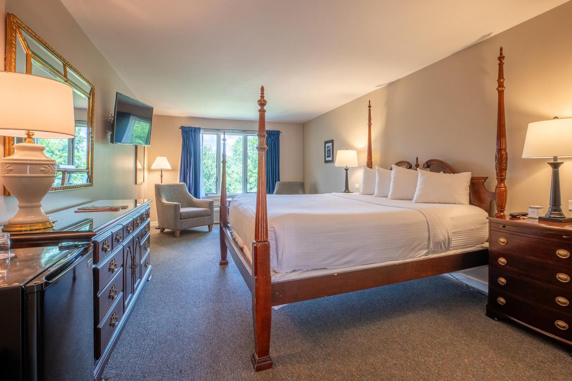 Standard King River View