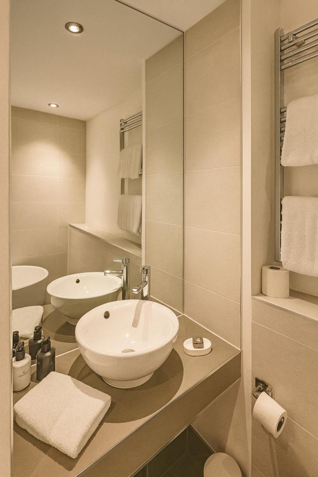 Deluxe Room,1697024288:JPEG