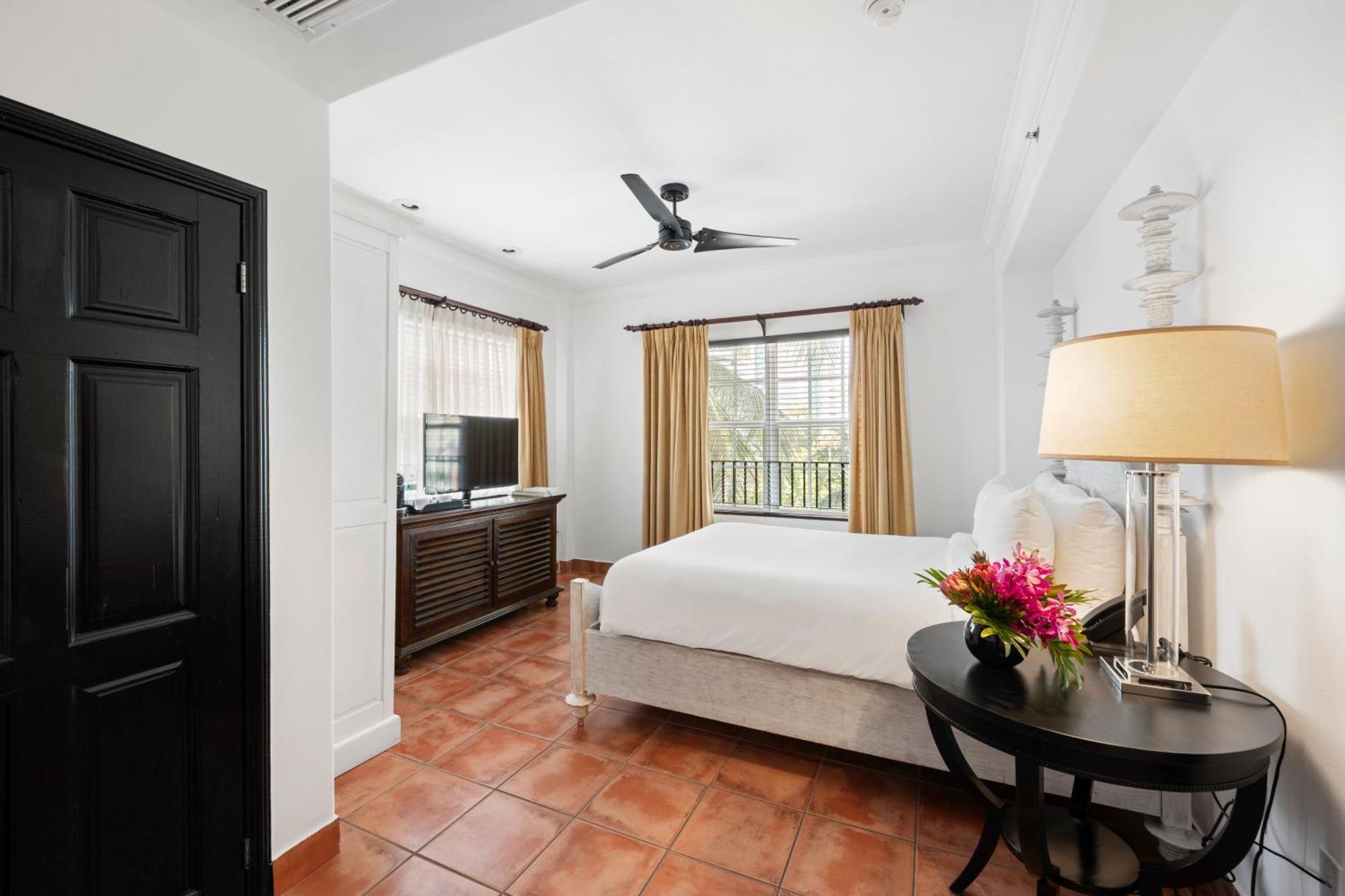 Casa Queen Room with View