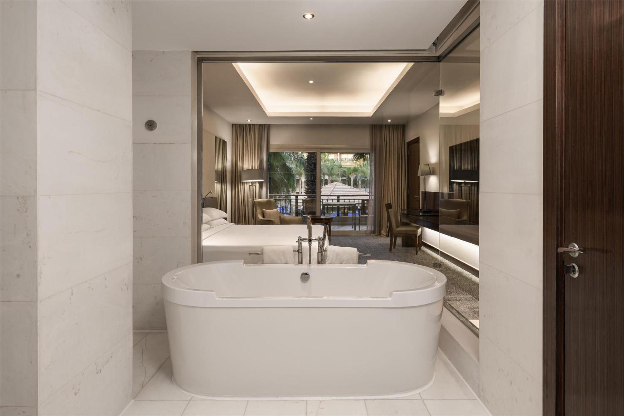 Executive Suite,1697818195:JPEG