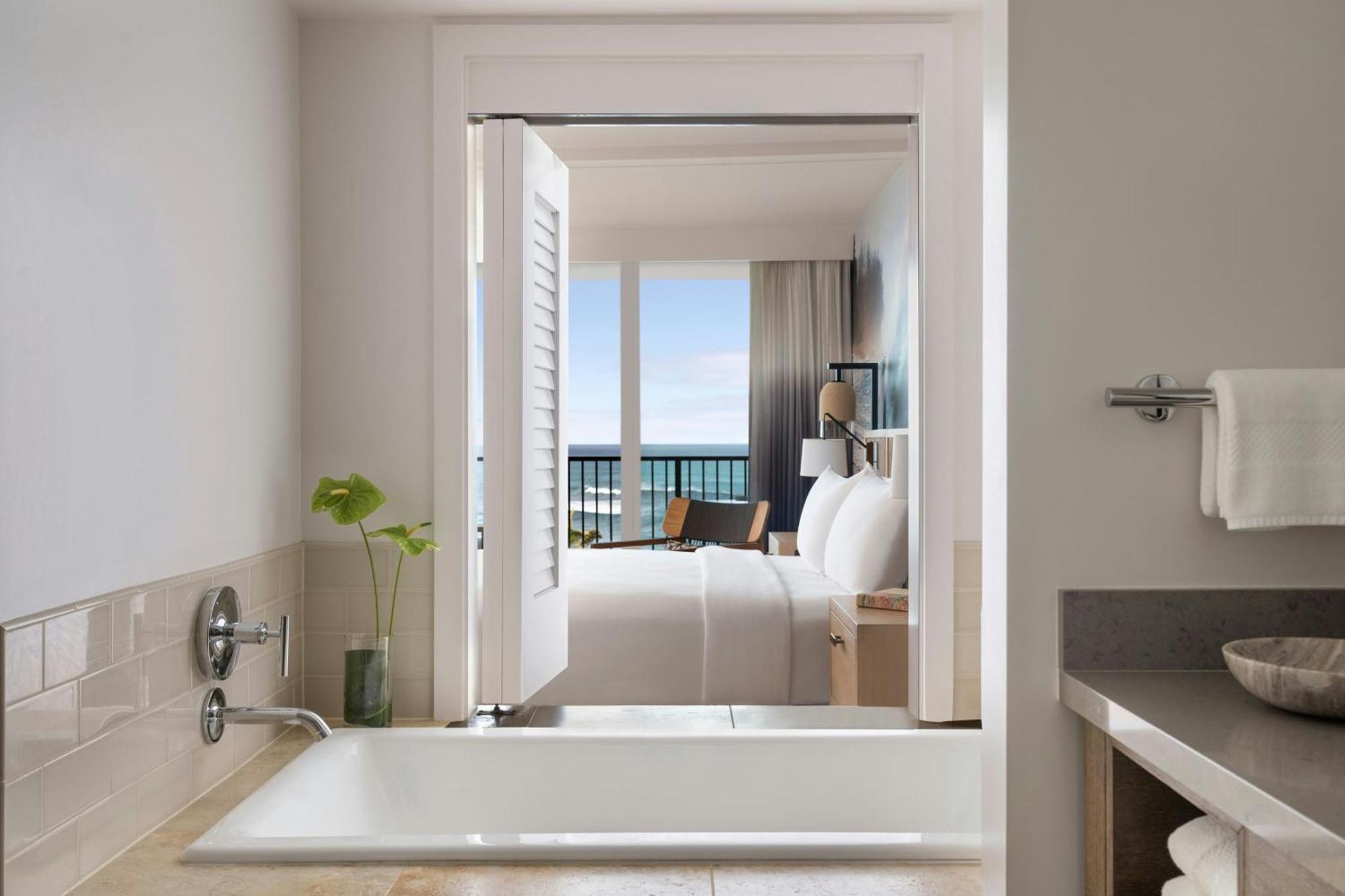 Premium King Room Oceanfront Top Floor