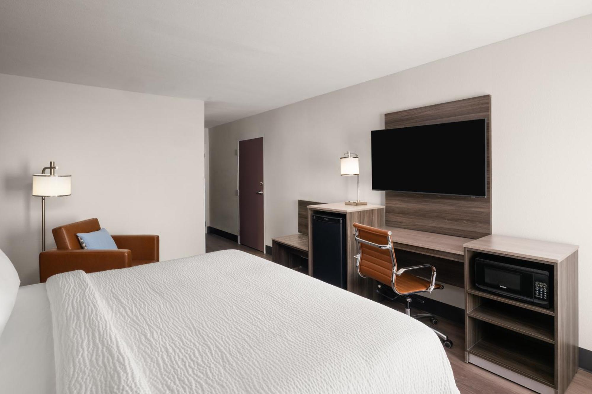 Standard King Room with Mobility Accessible Roll-In Shower
