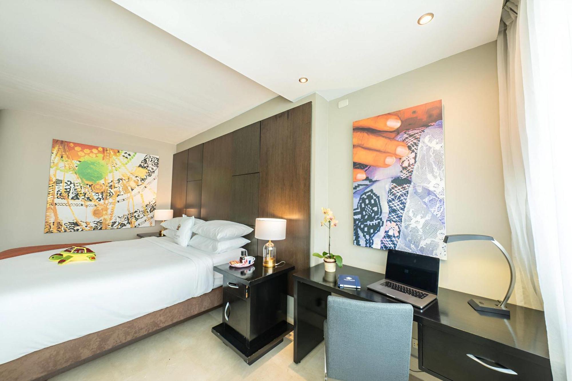 1 King Bed Superior Room Pool View