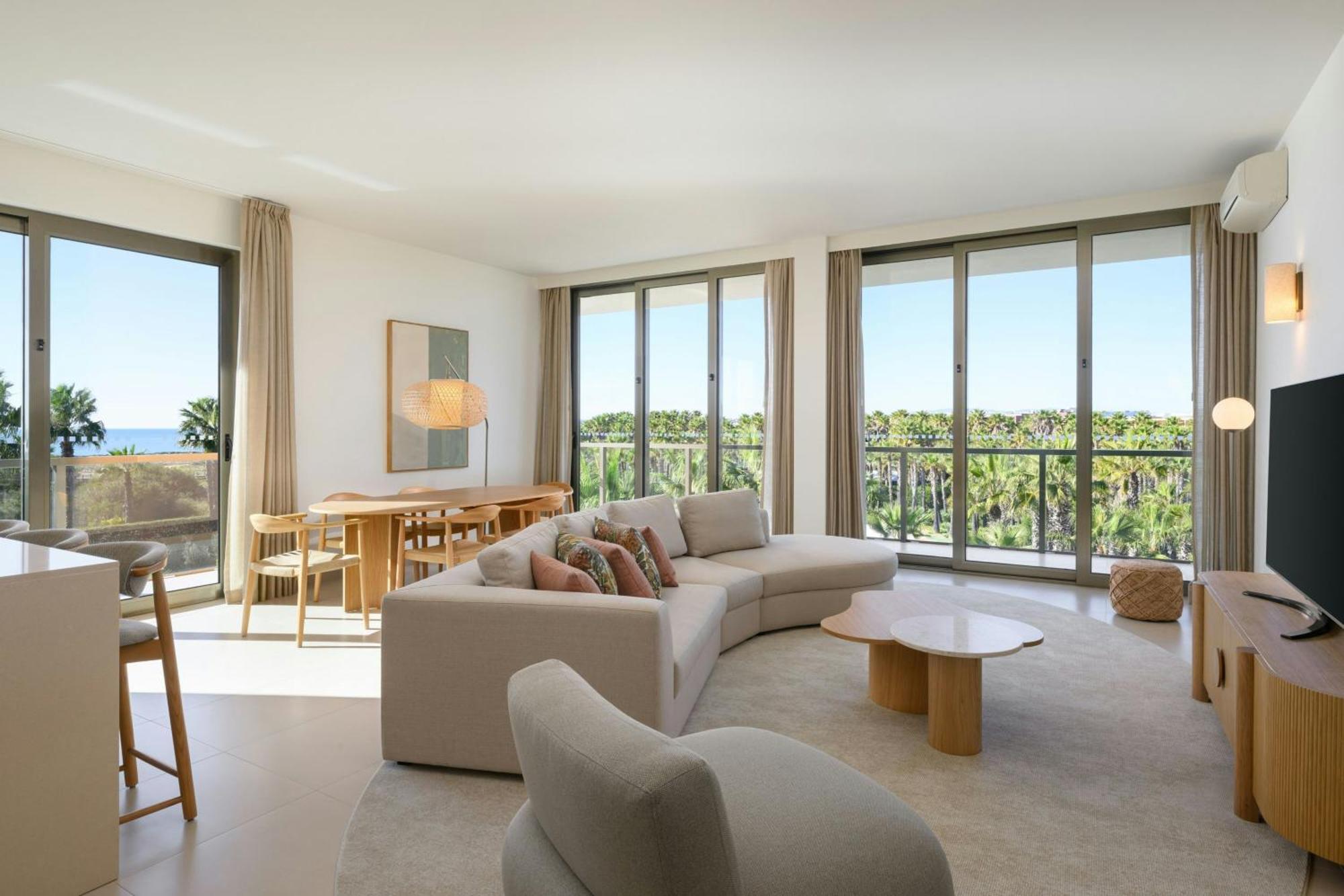 Three-Bedroom Suite Balcony Sea View,1697979395:JPEG