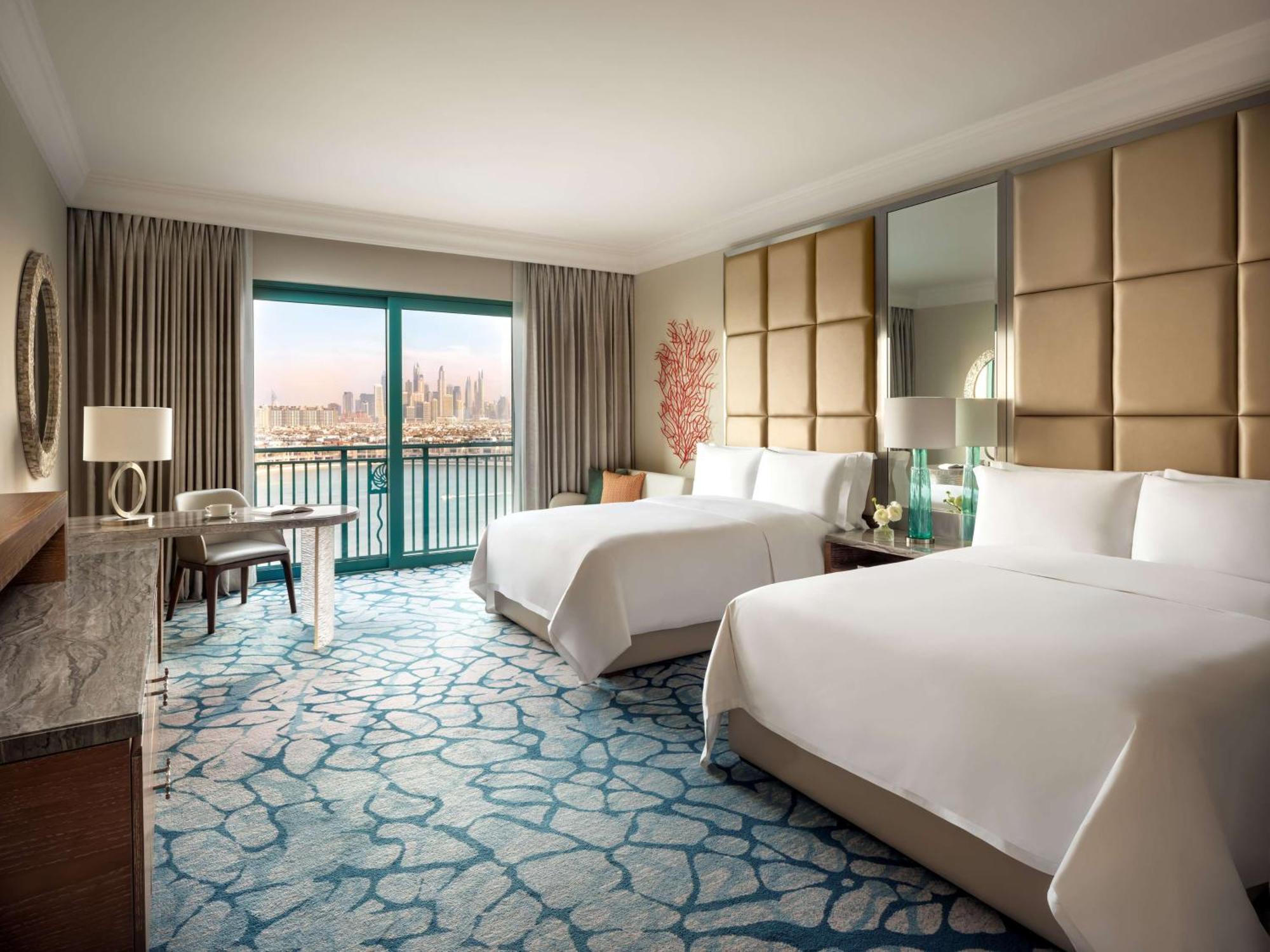 Palm Queen Room