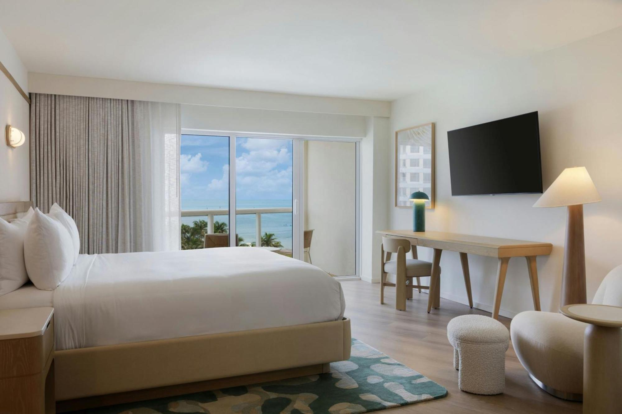 Guest room, 1 King, Balcony