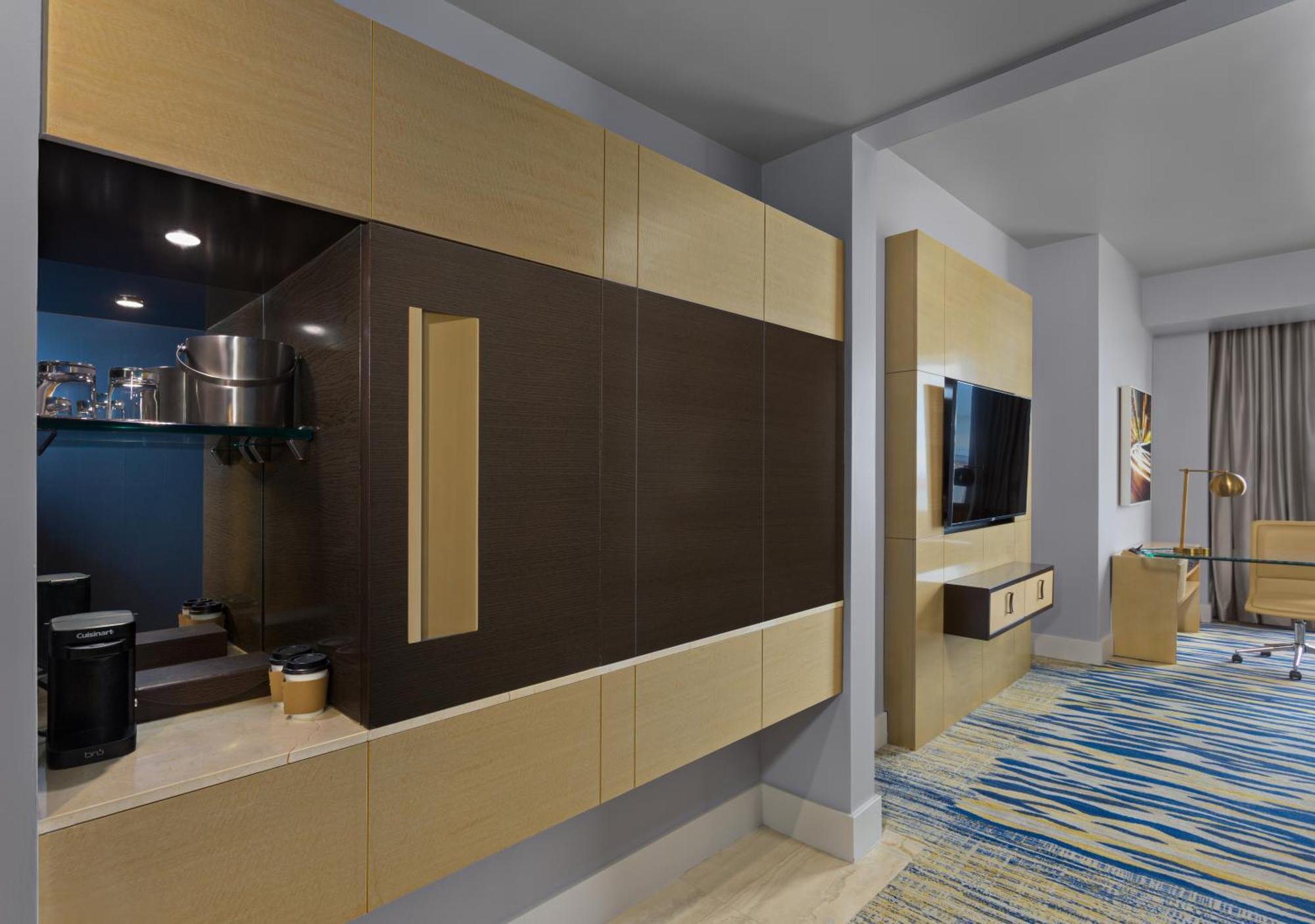 Superior King Room Partial Ocean View