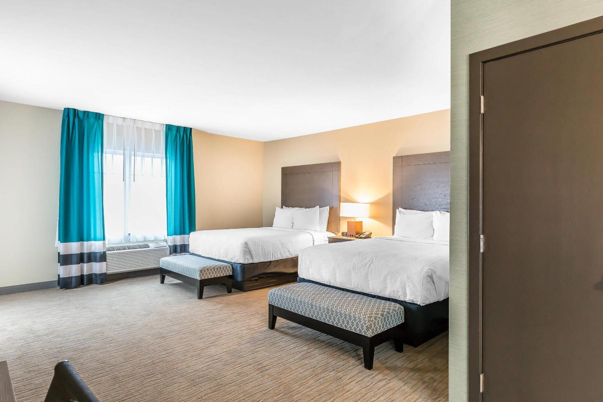Queen Suite with Two Queen Beds and Sofa Bed - Non-Smoking