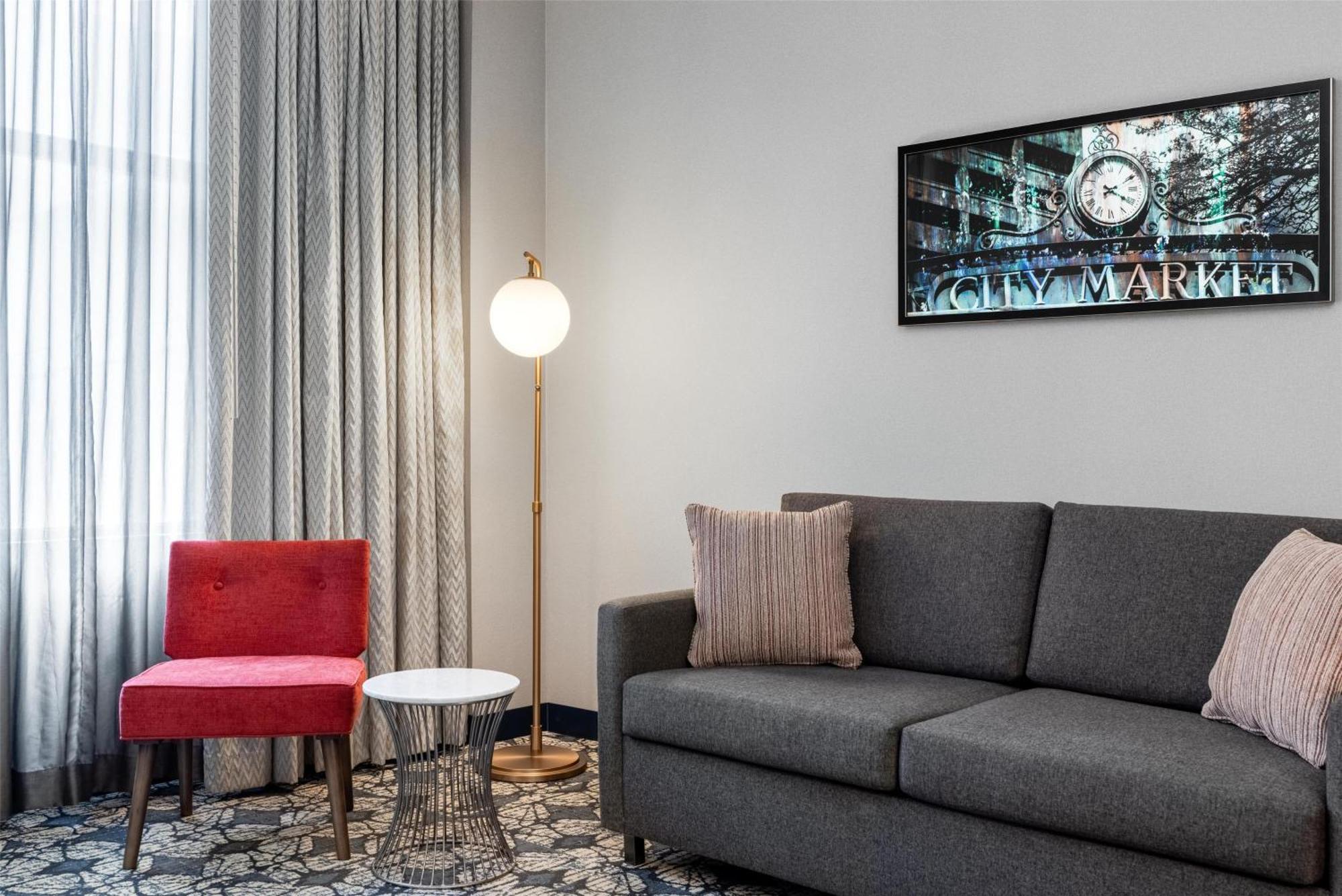 One-Bedroom Queen Suite Sofa Bed