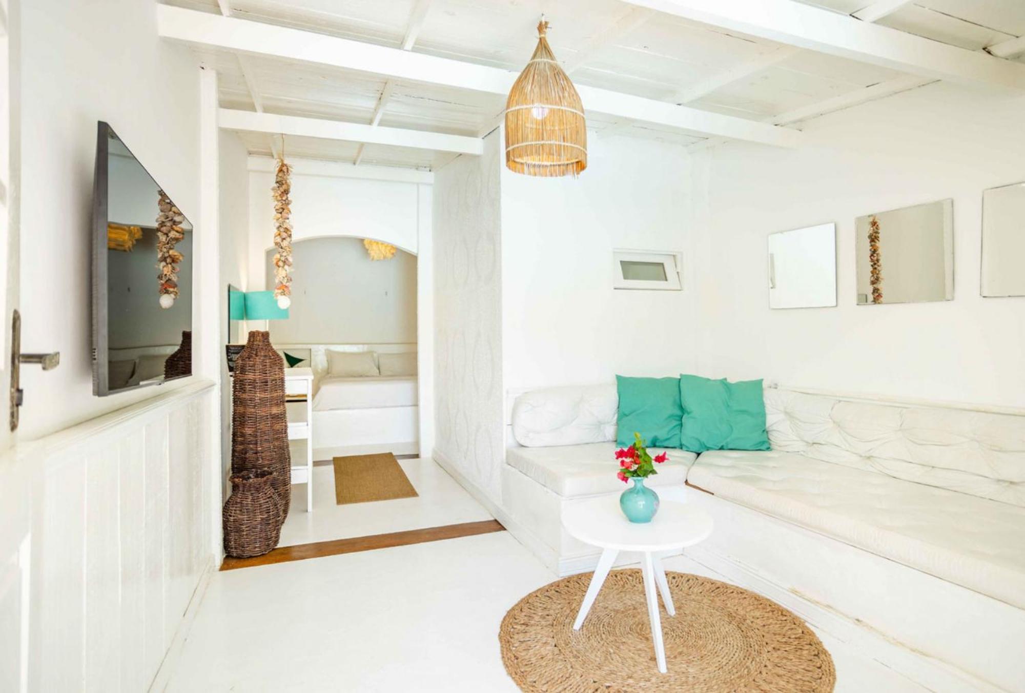 Suíte com Cama Queen-size e Vista da Piscina