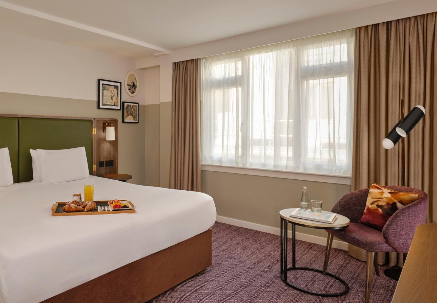 Classic Room 1 Queen Size Bed