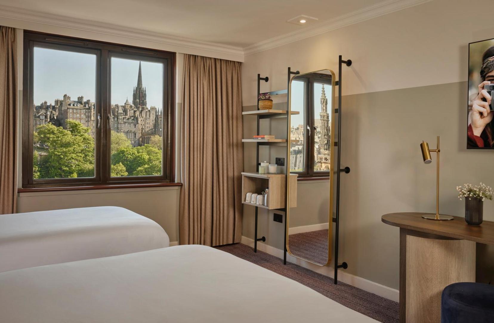 Classic Room 1 Queen Size Bed & 1 Single Bed