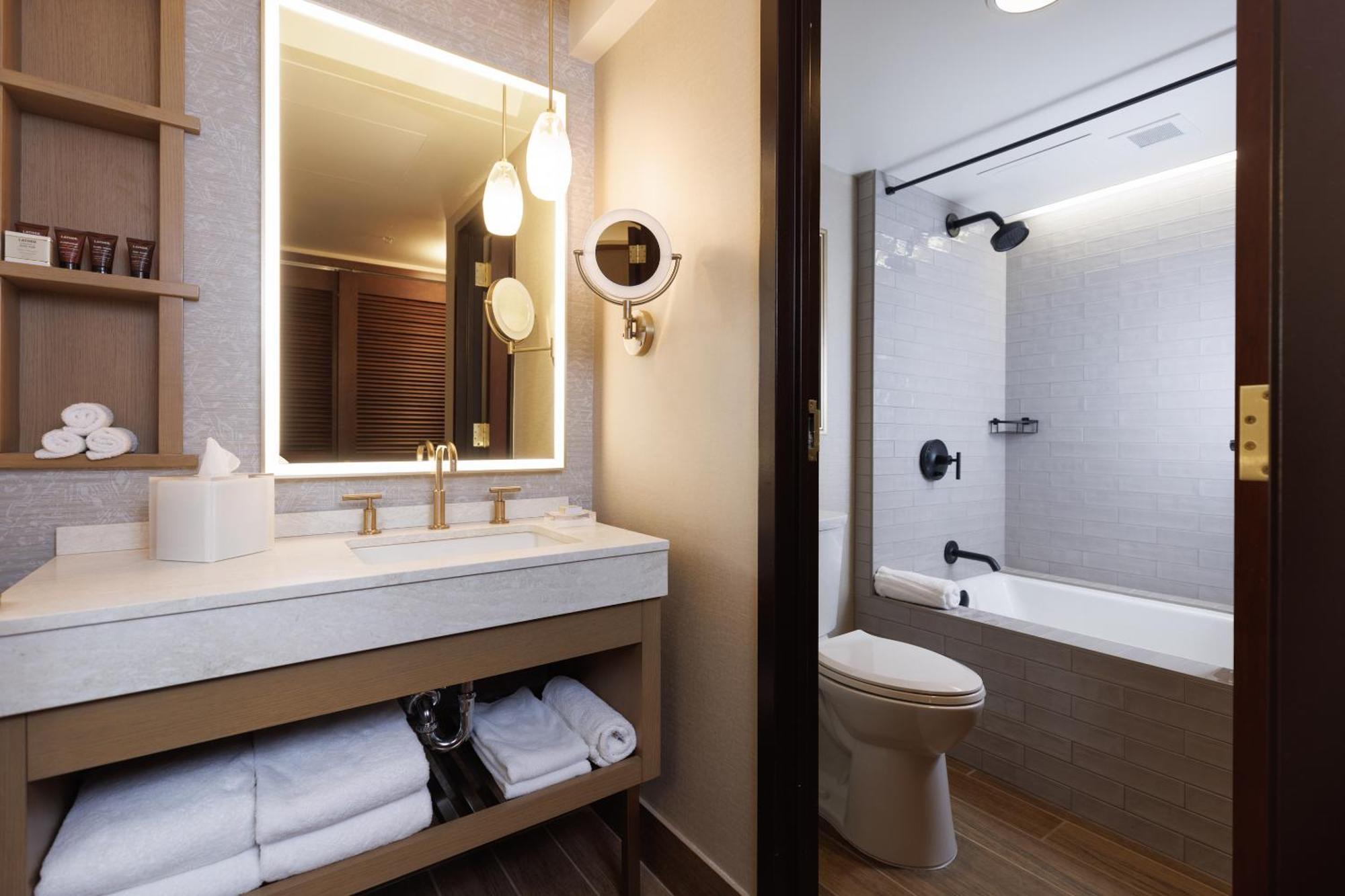 Signature Suite, 2 Queen Beds, Non Smoking