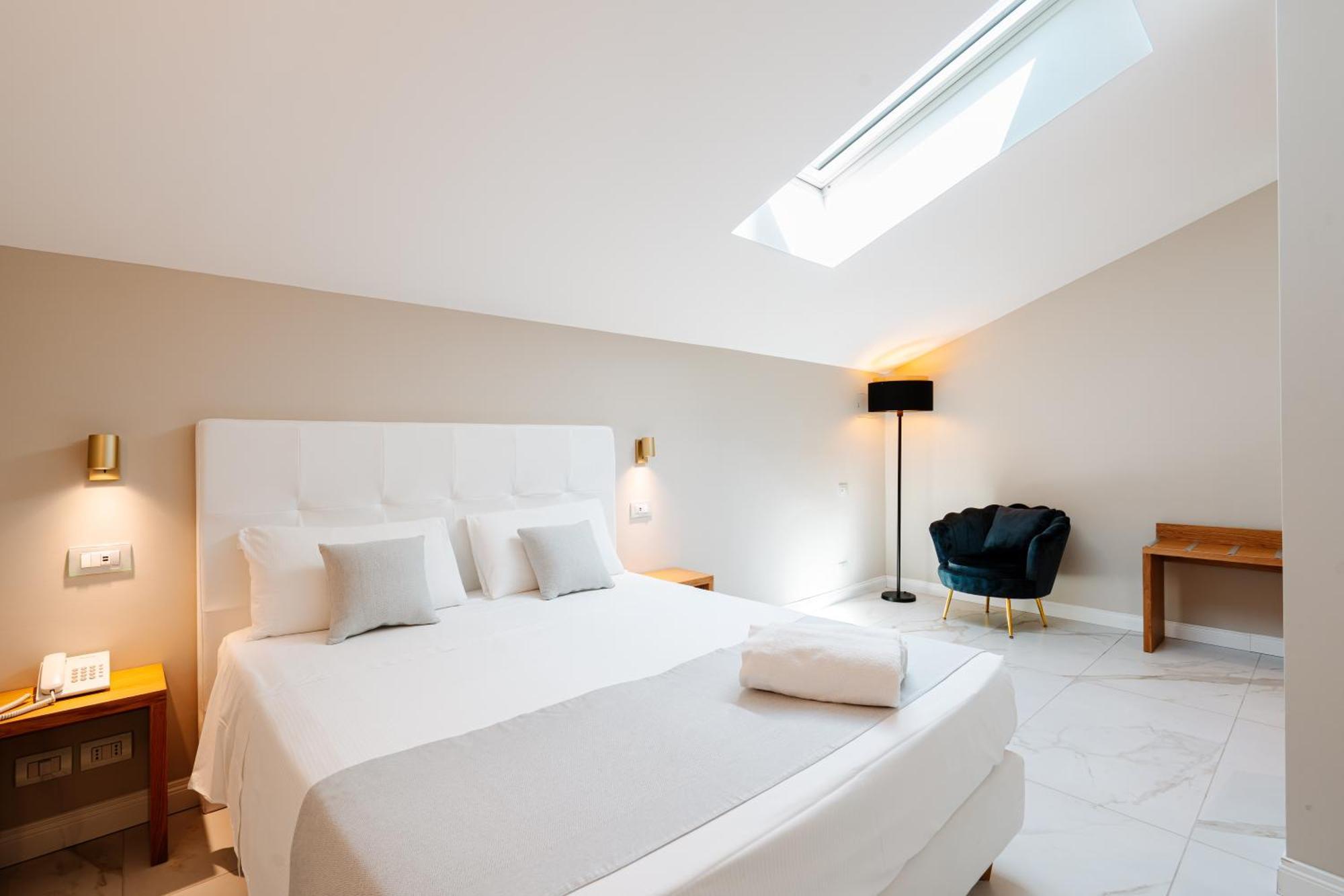 Double or Twin Room Attic,1704906804:JPEG