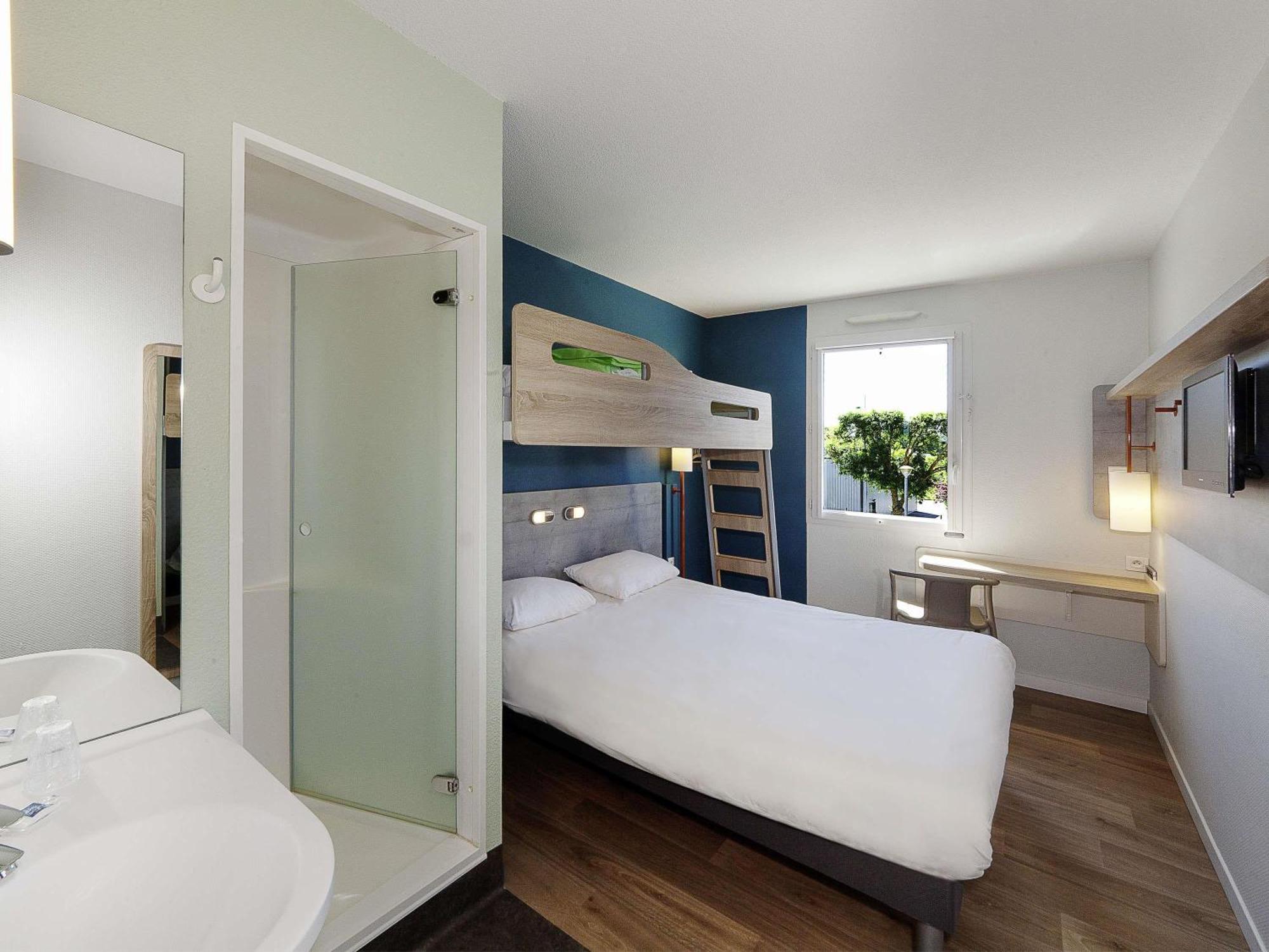 Chambre Triple avec 1 Grand Lit et 1 Lit Superposé