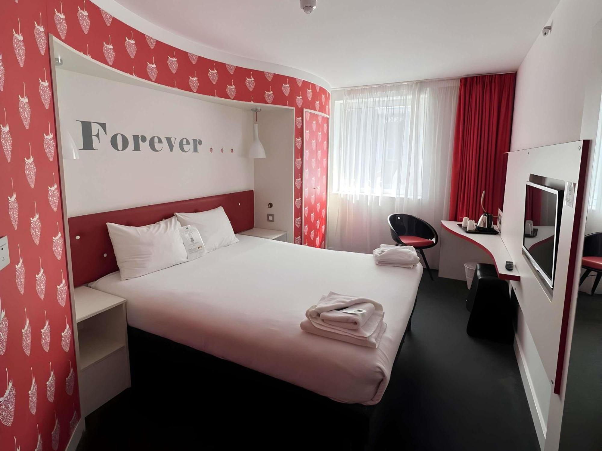 Queen Room,1731394072:JPEG