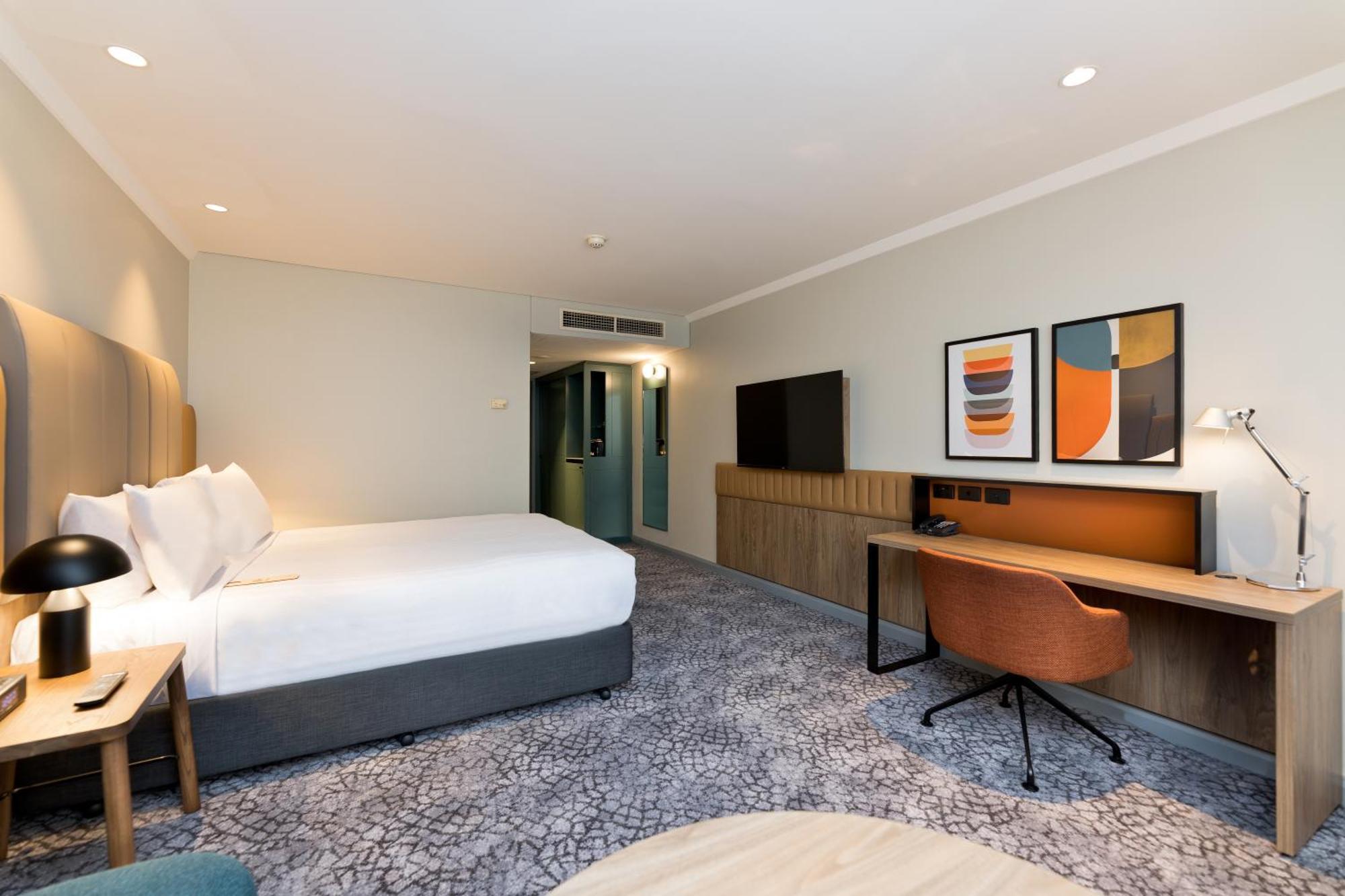Standard Queen Room