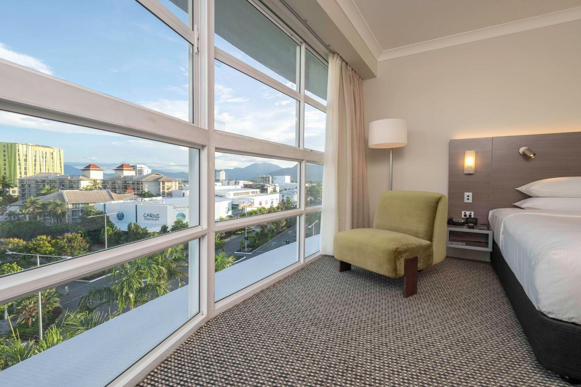 Deluxe King Room Mountain View