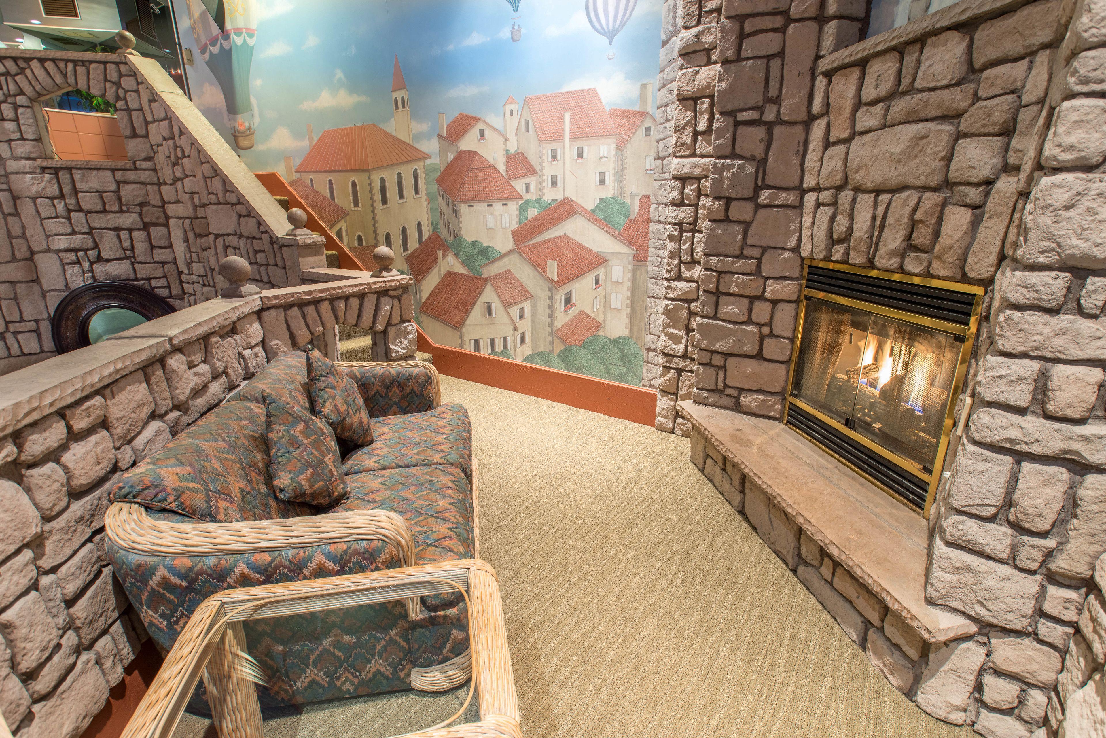 Flights Of Fantasy Queen Suite Spa Bath Fireplace