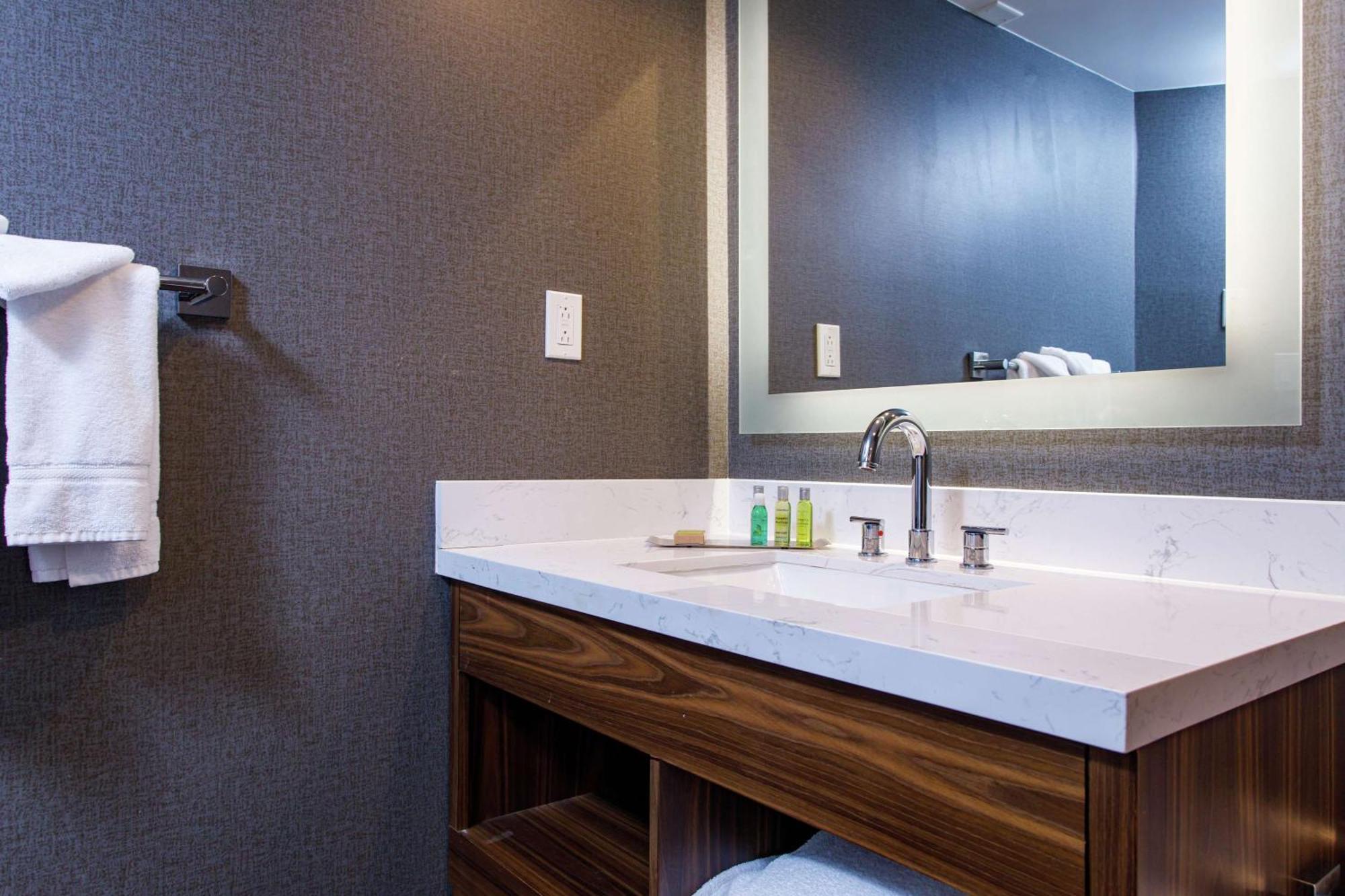 Junior King Suite