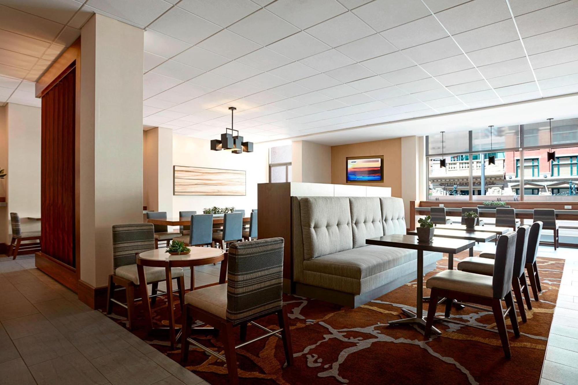 Club King Room Lounge Access