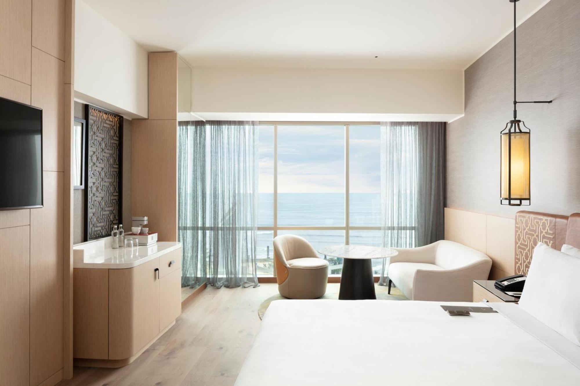 Contemporary Classic King Room Oceanfront