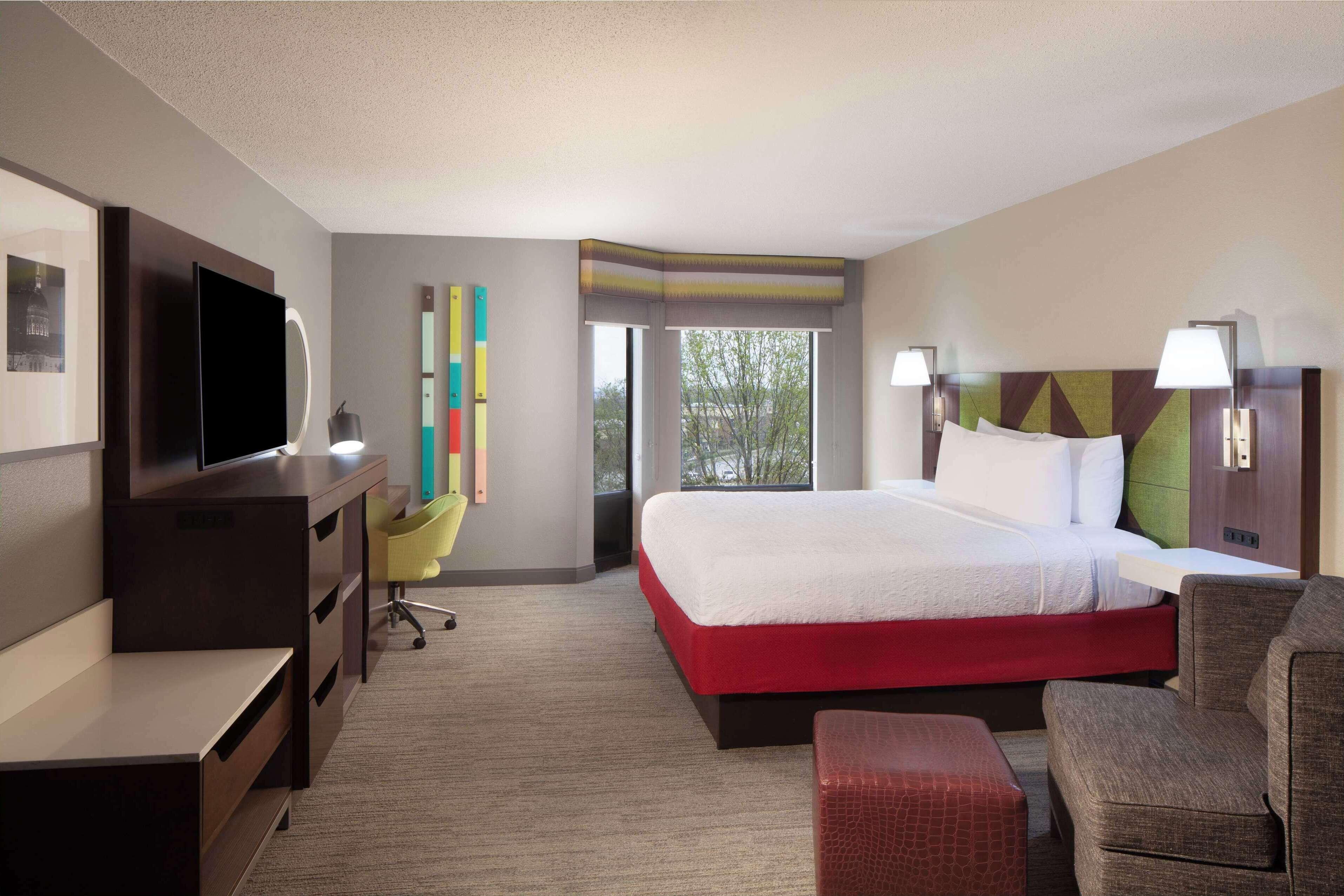 One-Bedroom King Suite with Sofa Bed - Non-Smoking