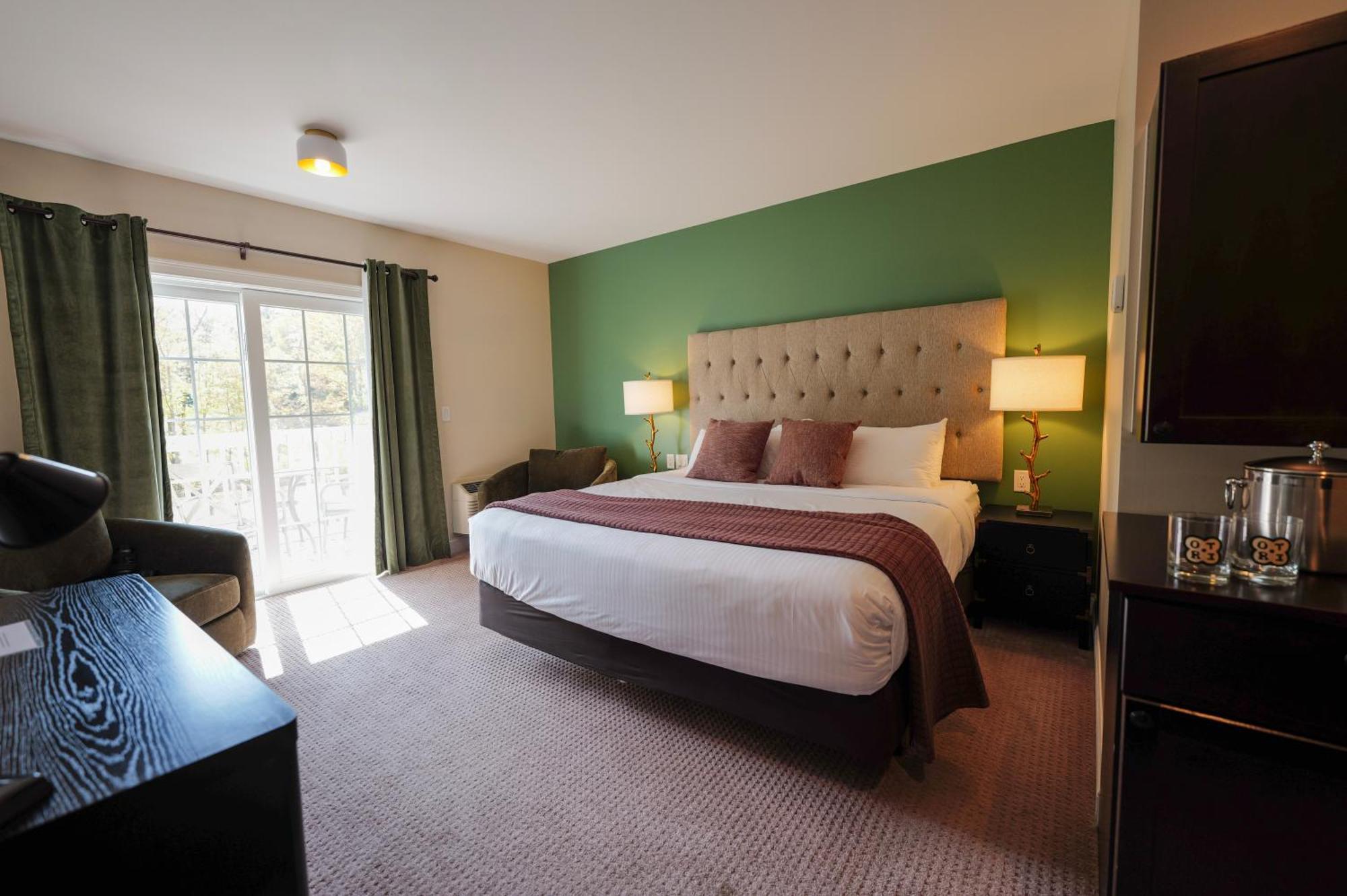 Courtyard King Room