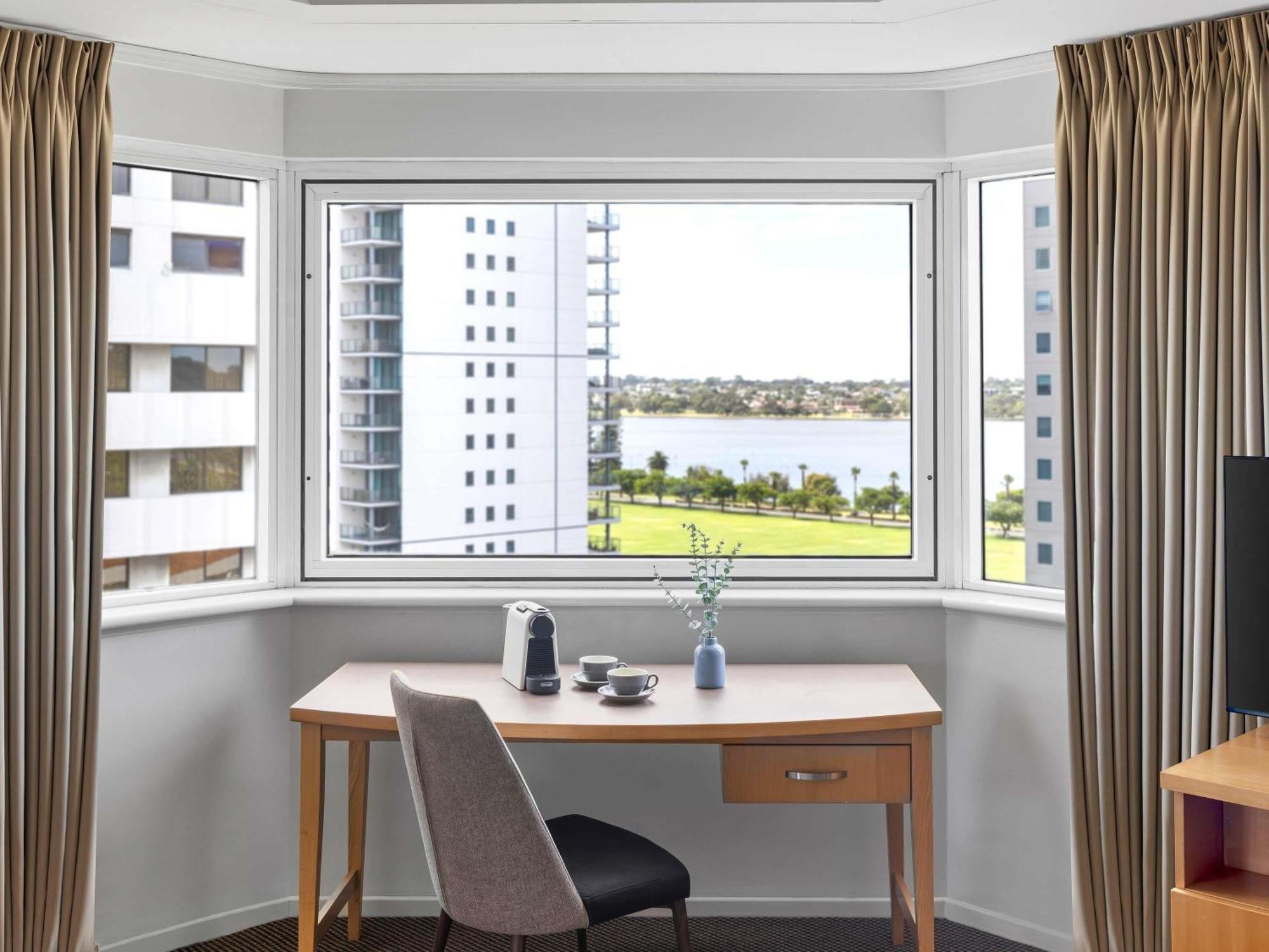 Junior King Suite