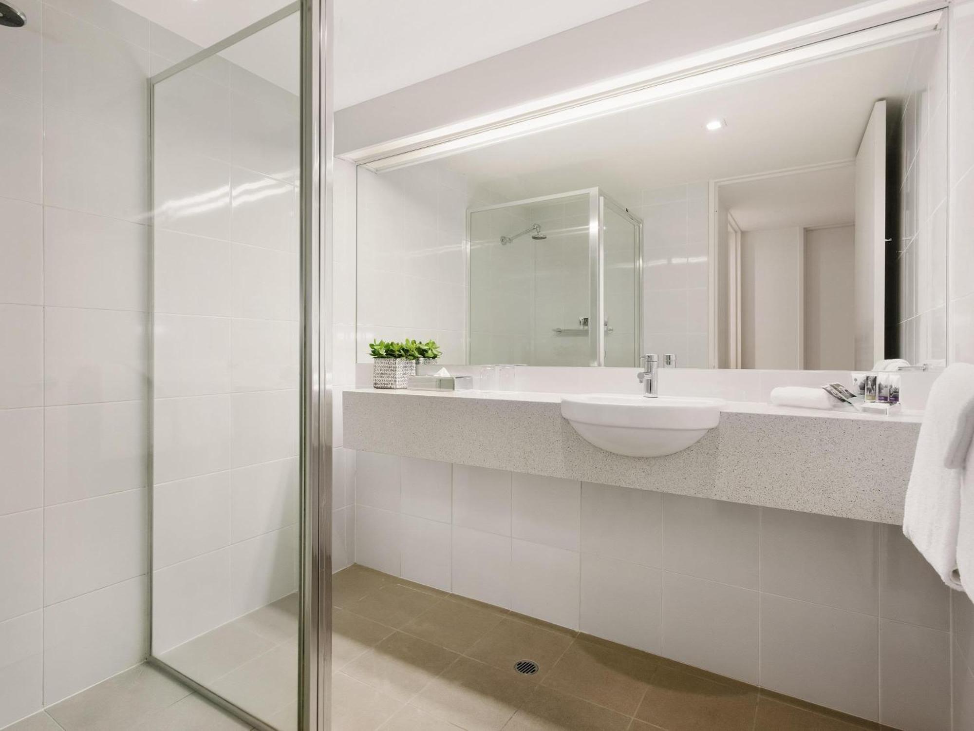 One-Bedroom King Suite with Lake View