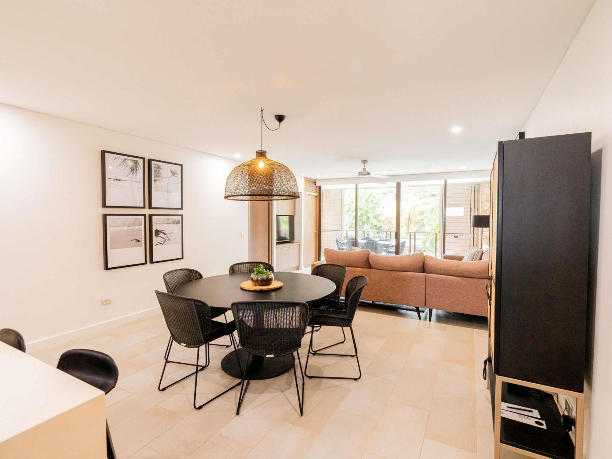 Three-Bedroom Rooftop Apartment with Spa Bath
